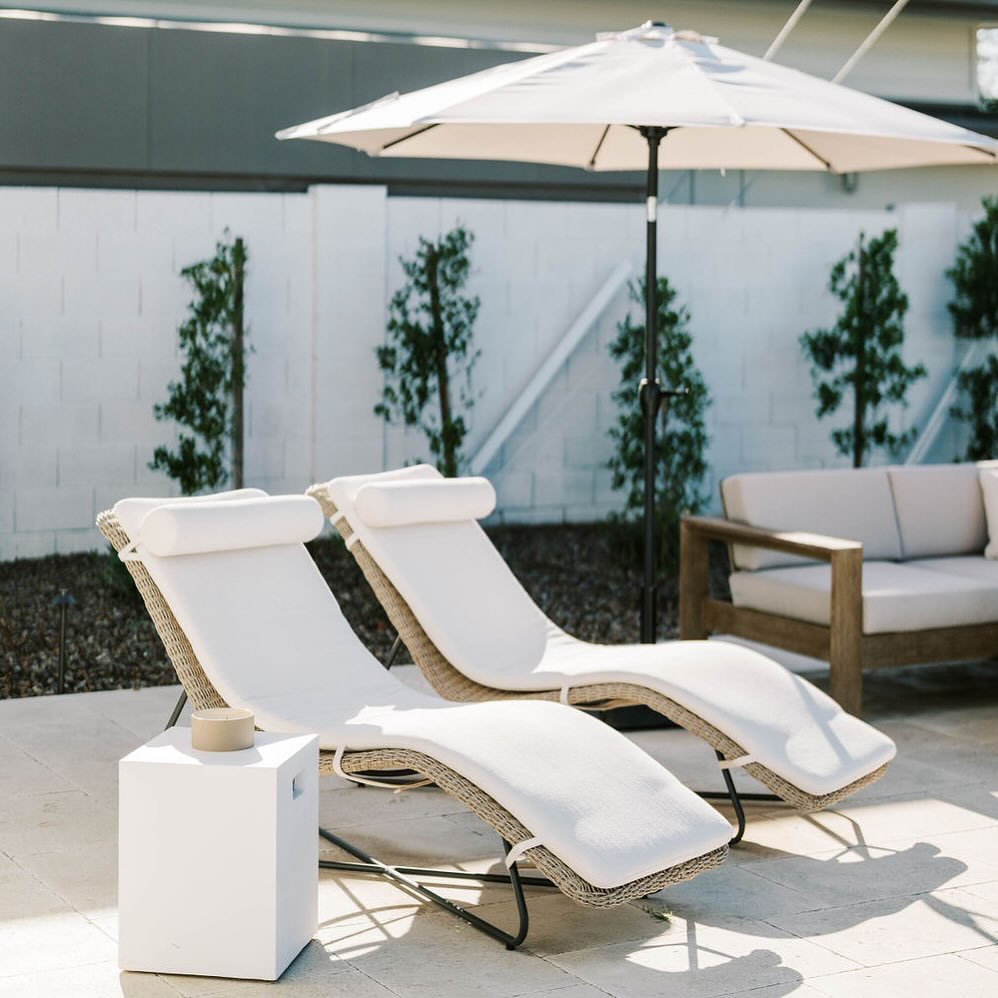 Only the dreamiest outdoor lounge chairs ever 🌤️
&bull;
&bull;
&bull;
&bull;
&bull;
#sketchdesignco #interiordesign #interiordesigner #arcadiaaz #calledelnortecoolproj #outdoordecor #outdoordesign #summervibes #azpool #crateandbarrel