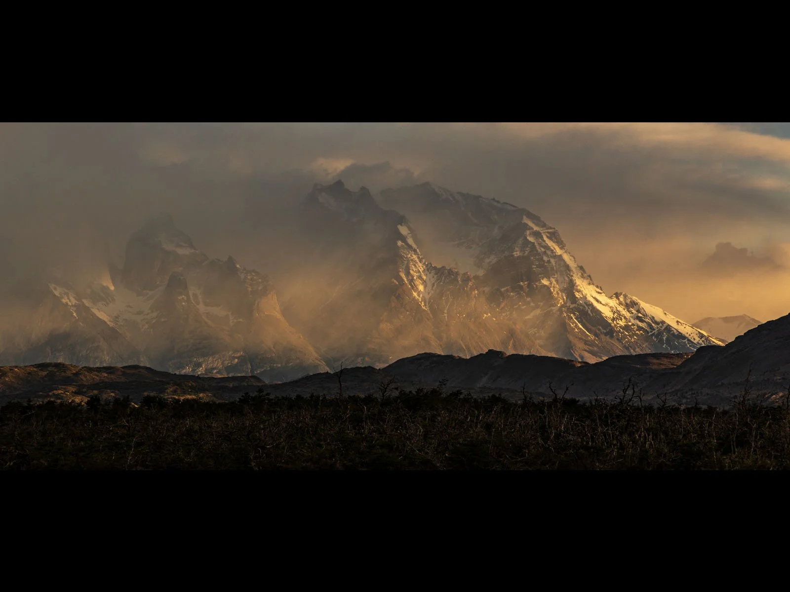 Daybreak on Cuernos.jpg