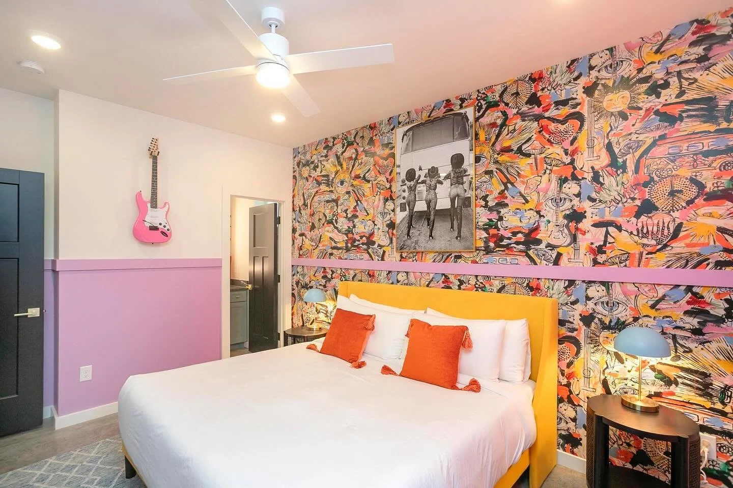 Here&rsquo;s another peek at the STR project on Music Row that we shared yesterday. This client was open to going bold and leaning into the location&rsquo;s legacy, which gave us the opportunity to go bold with our wallpaper selections. 

This flirty