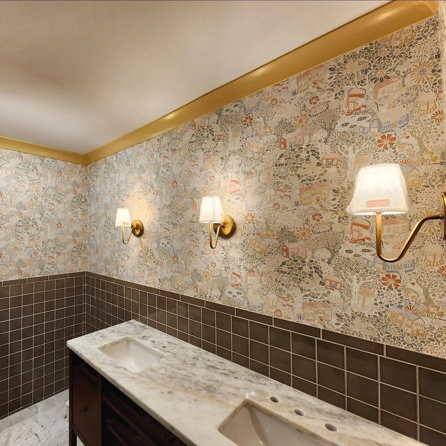Beauty doesn&rsquo;t have to shout &mdash; it can hum softly through texture, light, and warmth. 🌿✨ In this space, brass catches the golden hour, marble holds the memory of touch, and the wallpaper tells a story of home and belonging. Design is not 