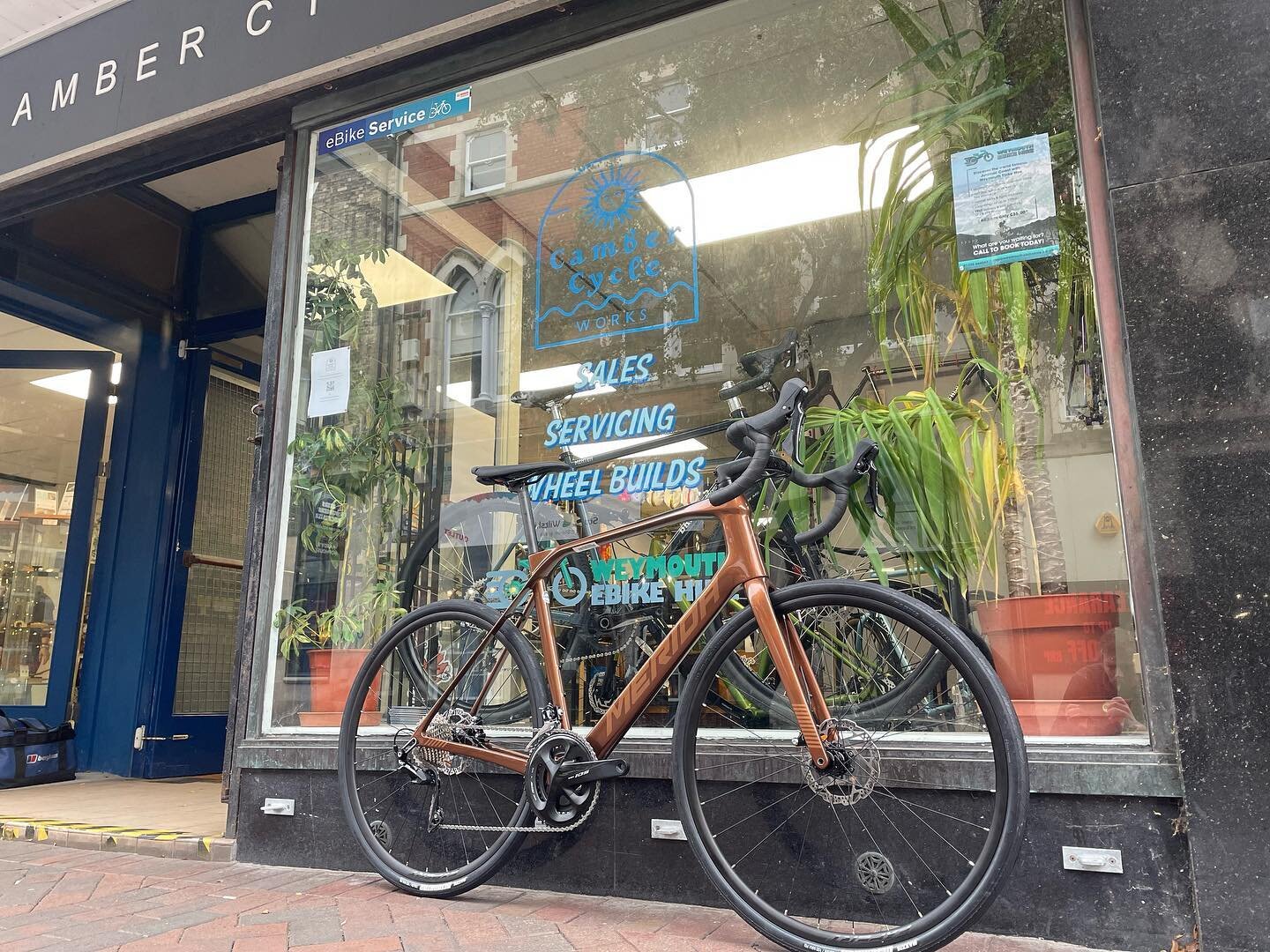 It&rsquo;s light, it&rsquo;s fast, it&rsquo;s comfortable, and it&rsquo;s brown!

Well, it&rsquo;s bronze actually, and it looks pretty sweet in the flesh. Off to a new home, @merida.bikes Scultura Endurance 4000, carbon frame and fork, full @rideshi