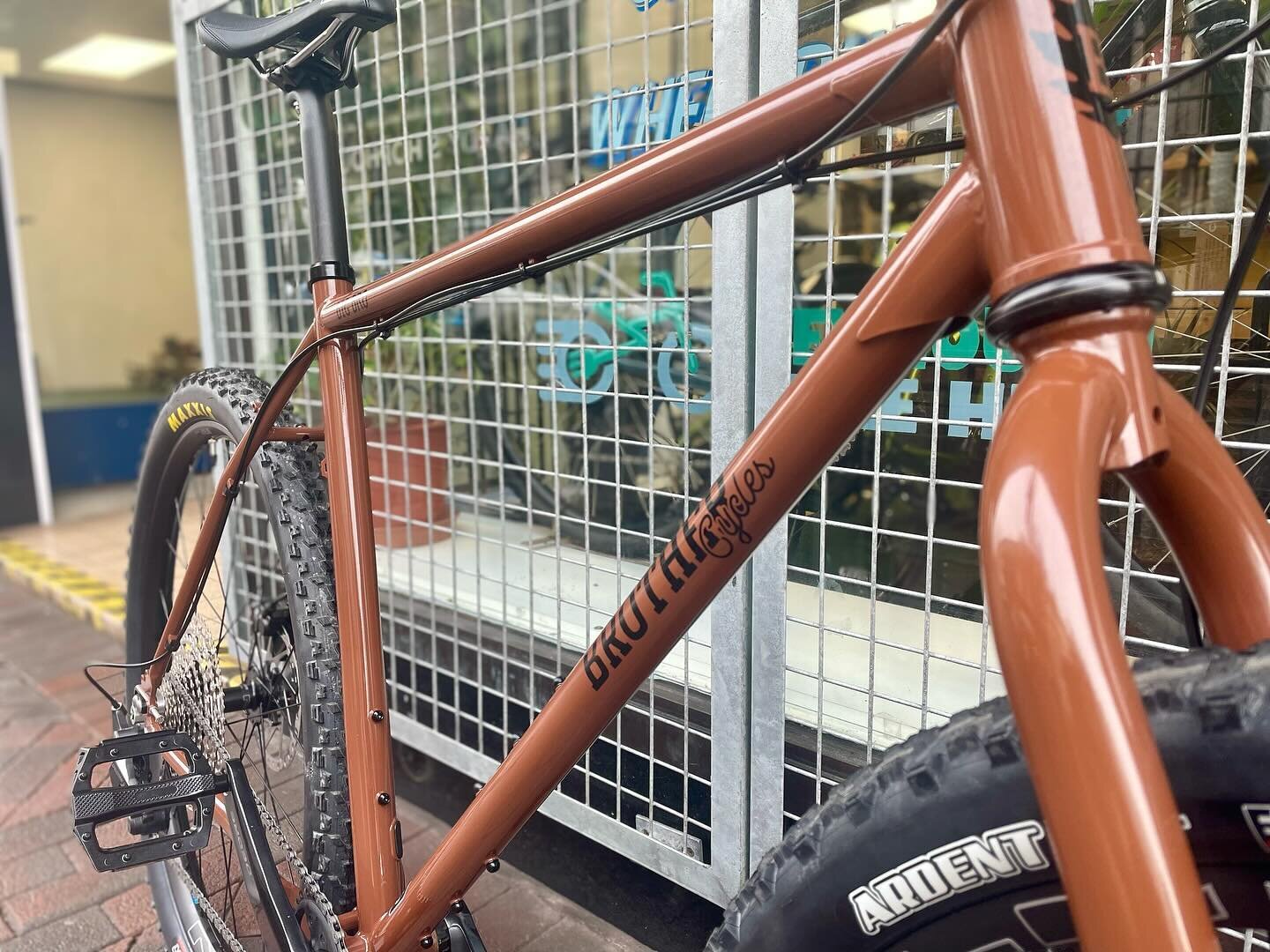 From the other day, woodland brown @brothercycles Big Bro headed to a new home with some big adventures planned! Not least this year&rsquo;s @dorset_divide! See you there!

This one rolling around with @rideshimano deore 12sp groupset, 4-pot brakes, 