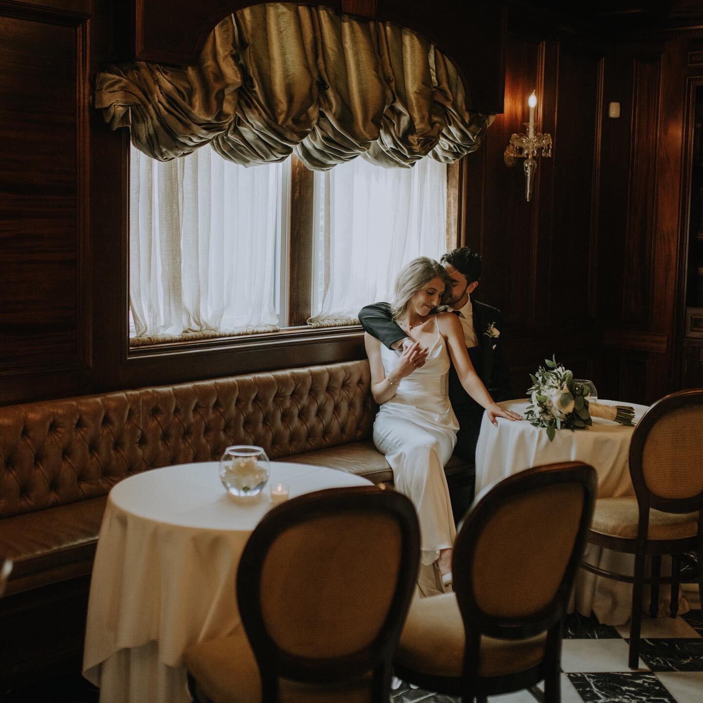 Natalie &amp; John needed more space on my feed 🥲

Venue: @theparksavoy 
Video: @4kweddings_ 
Dress: @bellebridalatelier &amp; @katherinetash 
Makeup: @beautyonlocationnj