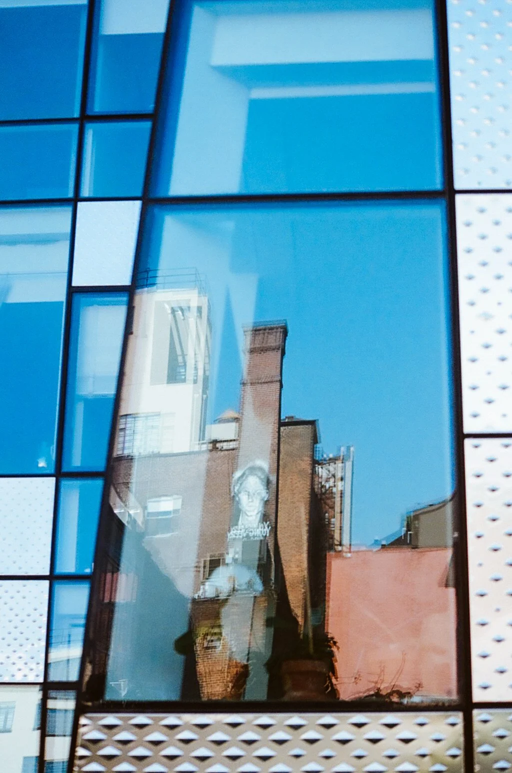 25610008.jpg