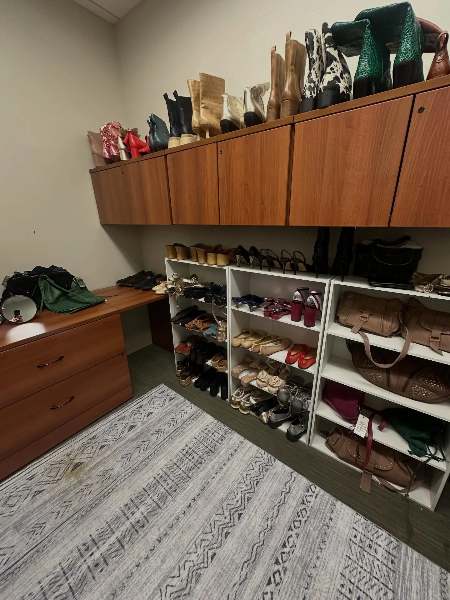Need the perfect look for tomorrow&rsquo;s Virtual Career Fair? 

Stop by the Career Closet on the 8th floor &mdash; it&rsquo;s filled with clothing, shoes, and accessories you can borrow for interviews or professional events. 👠👜

Normally it&rsquo