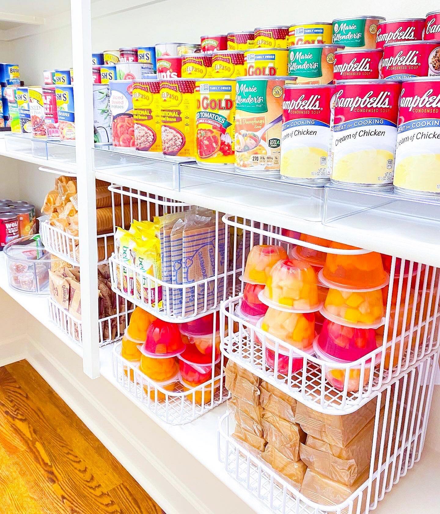 ~CAN~ touch this 🥫

One of our favorite products to organize canned goods is the expandable 3-tier shelf from @thecontainerstore 🙌🏼