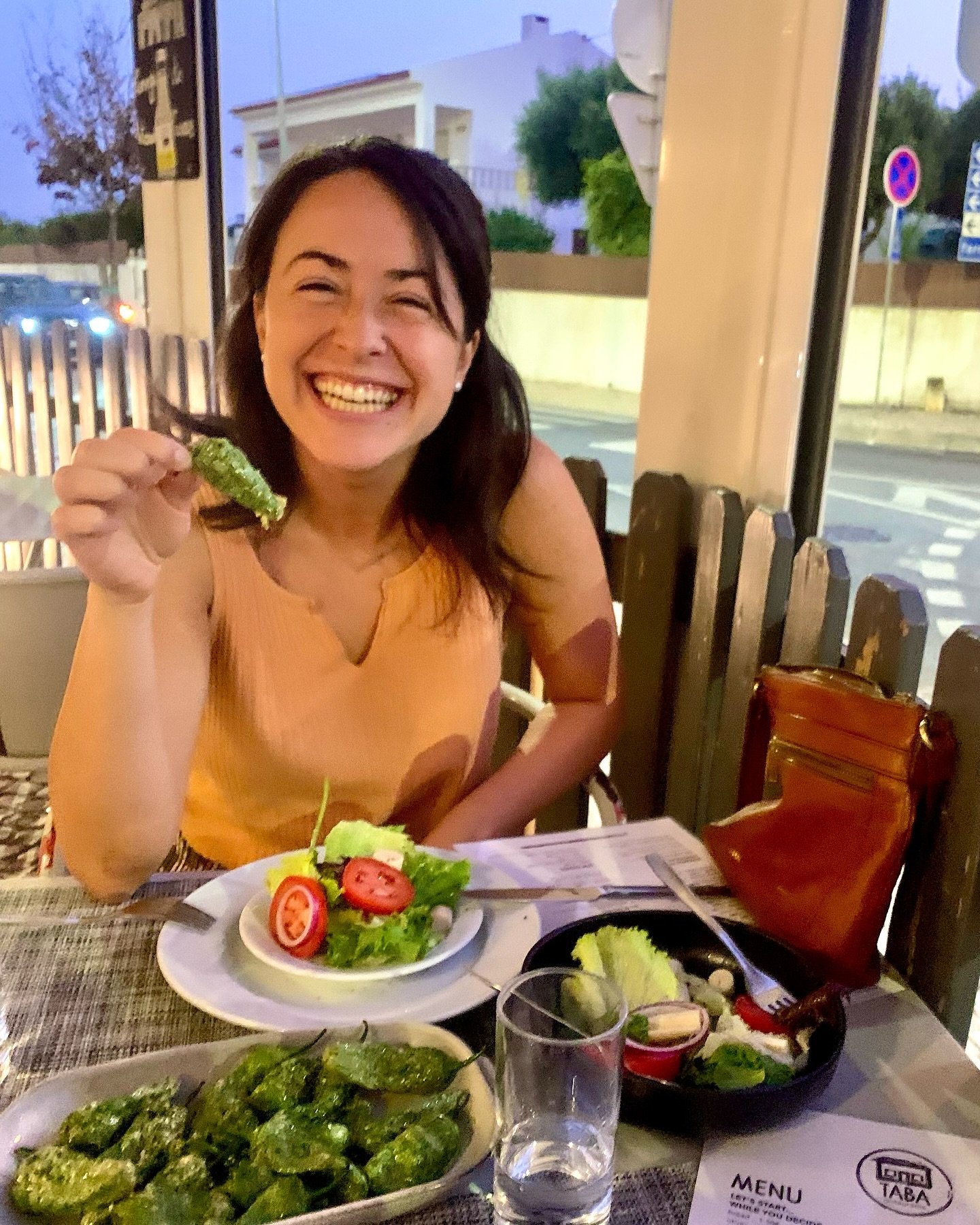 Did you know that HOW you eat is almost as important as WHAT you eat? 

This is *especially* true when it comes to gut health, and as we know gut health affects the health of your entire body.

I see so many people in the functional medicine world es