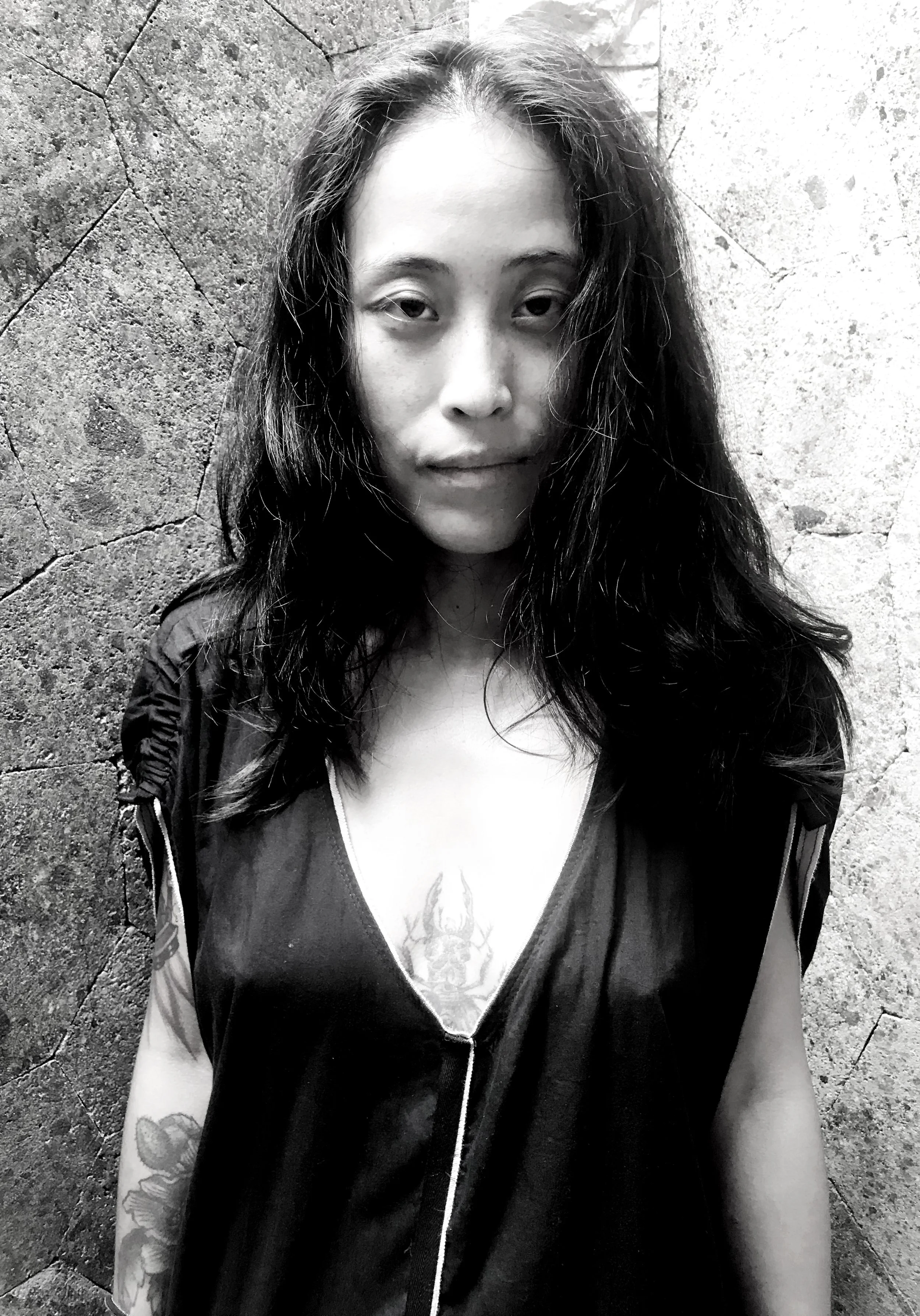 SHUAI KAFTAN BLACK WHITE copy.JPG