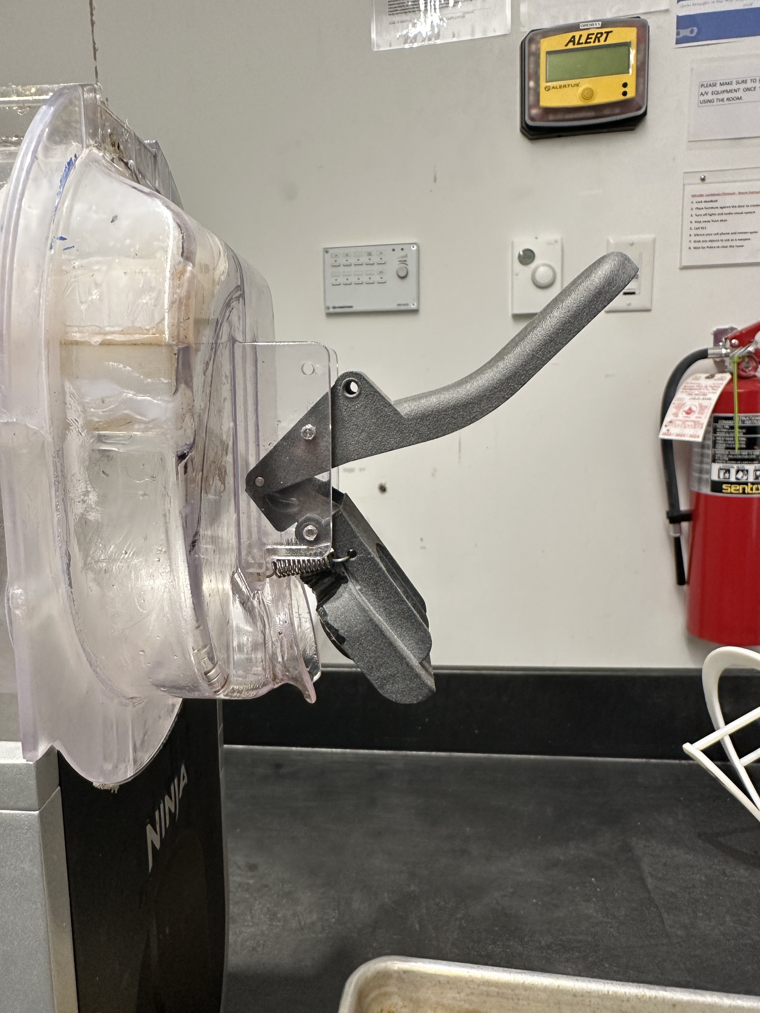 slushi 3d printed spout mech proto.png