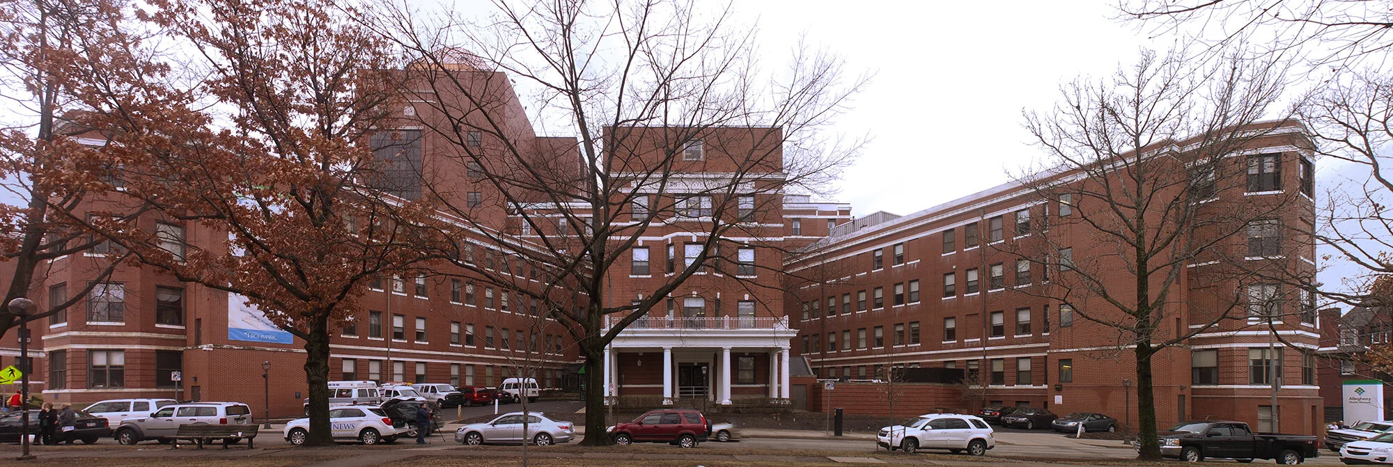 West_Penn_Hospital,_2015-03-11,_02.jpeg