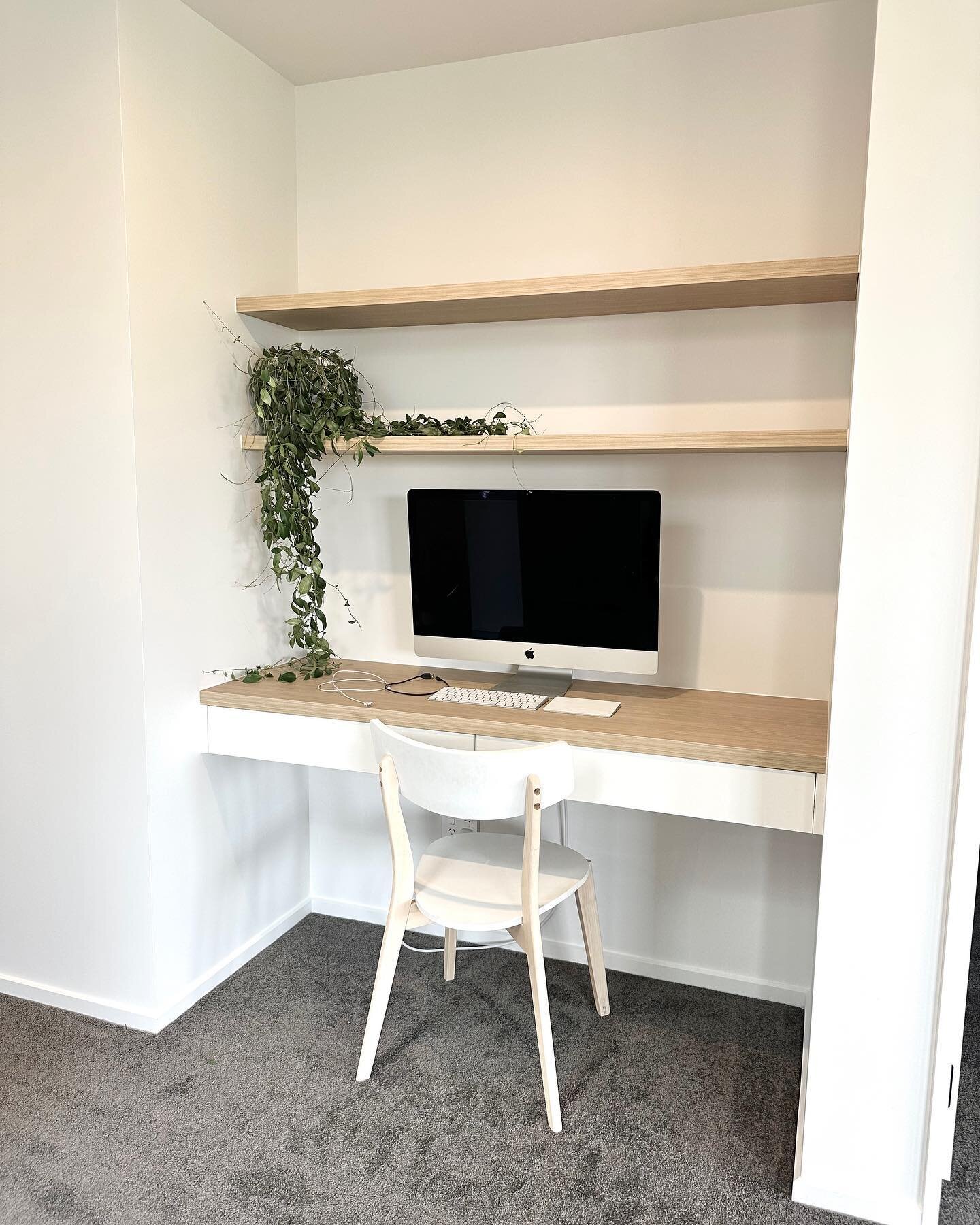 A simple and functional way to maximize small spaces. 

#studynook #studynookdesign #homeofficeideas #cubestudionz