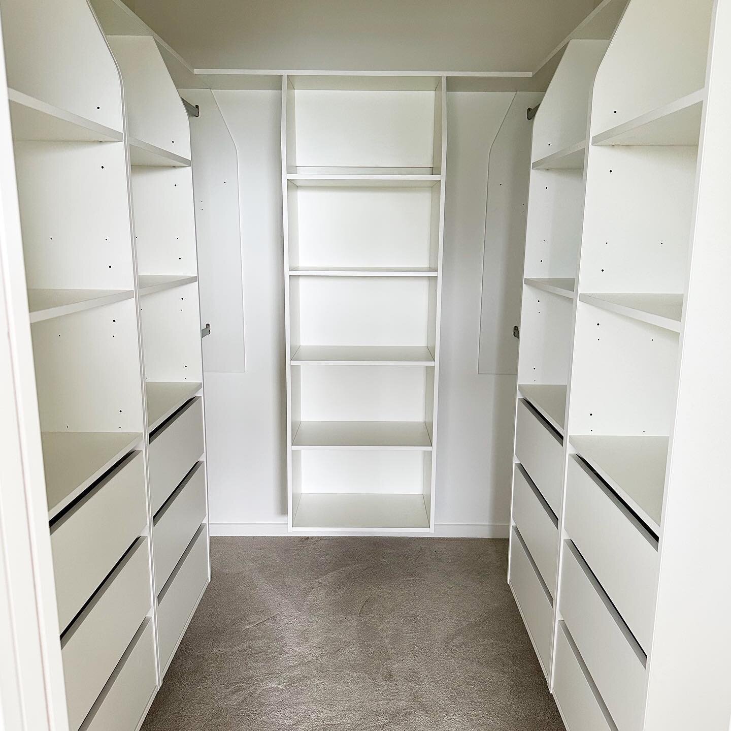 Walk in robe completed using our modular wardrobe units.&nbsp;👏🏻👏🏻