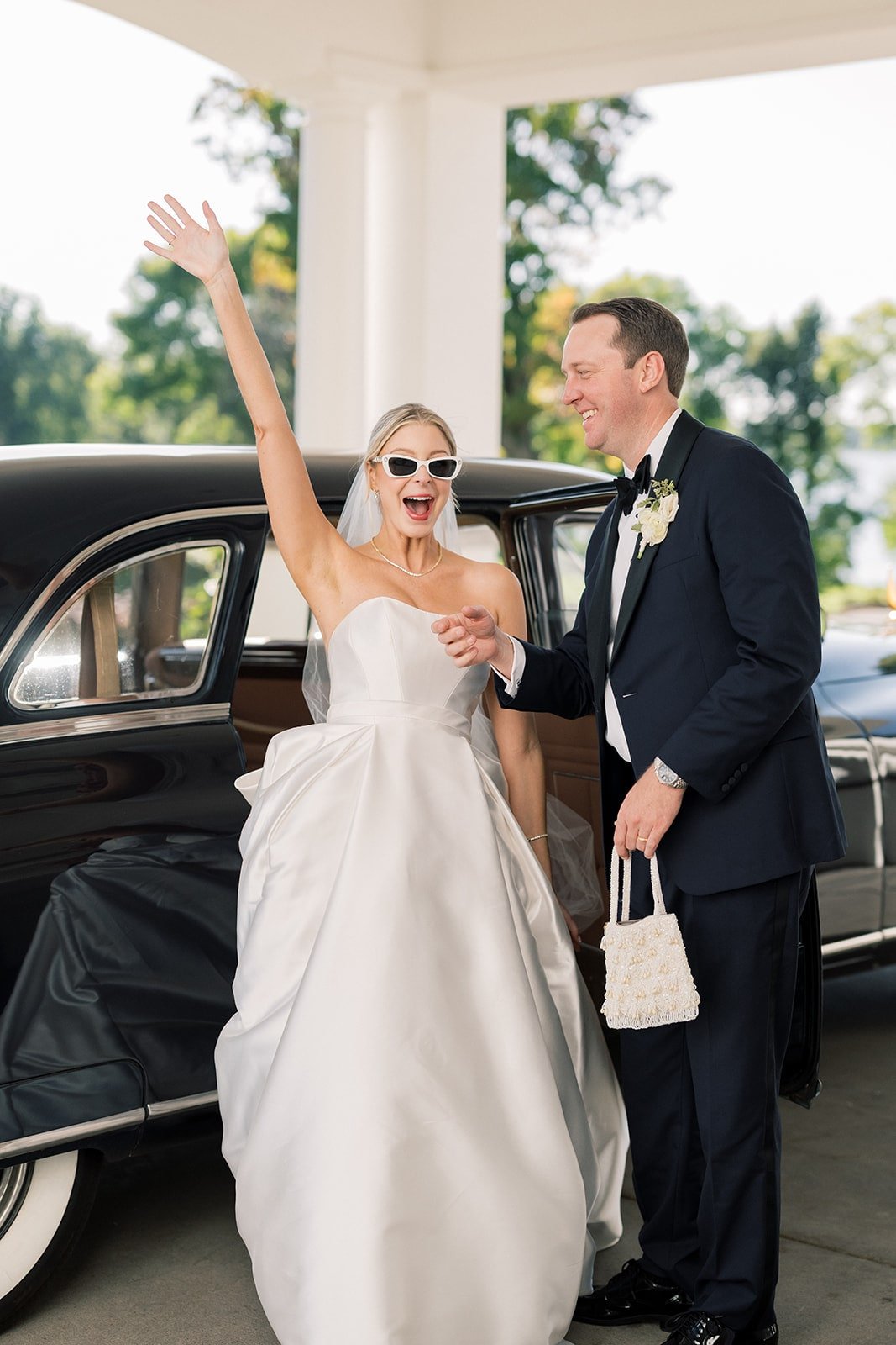 The newlyweds arrive at Lafayette Club! Olivia Beyers Photography