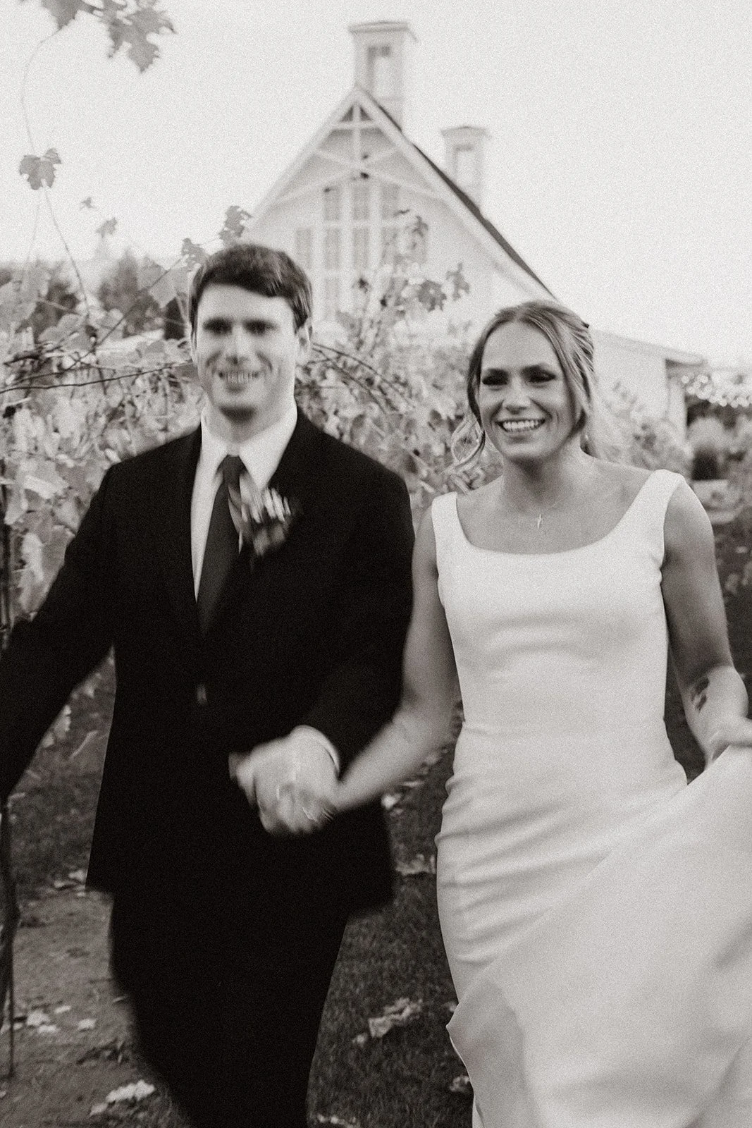 RedeemedFarmVineyardWedding-MNBride-CelienasCaptures-HappiLilyEvents (67).jpg