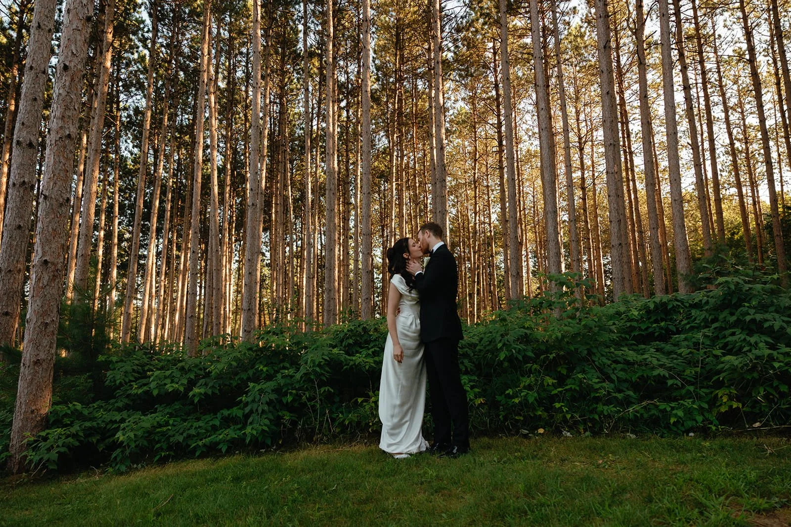 Butter-yellow-wedding-aesthetic-pinewood-minnesota-happililyevents-alimillerphotography (2).jpg