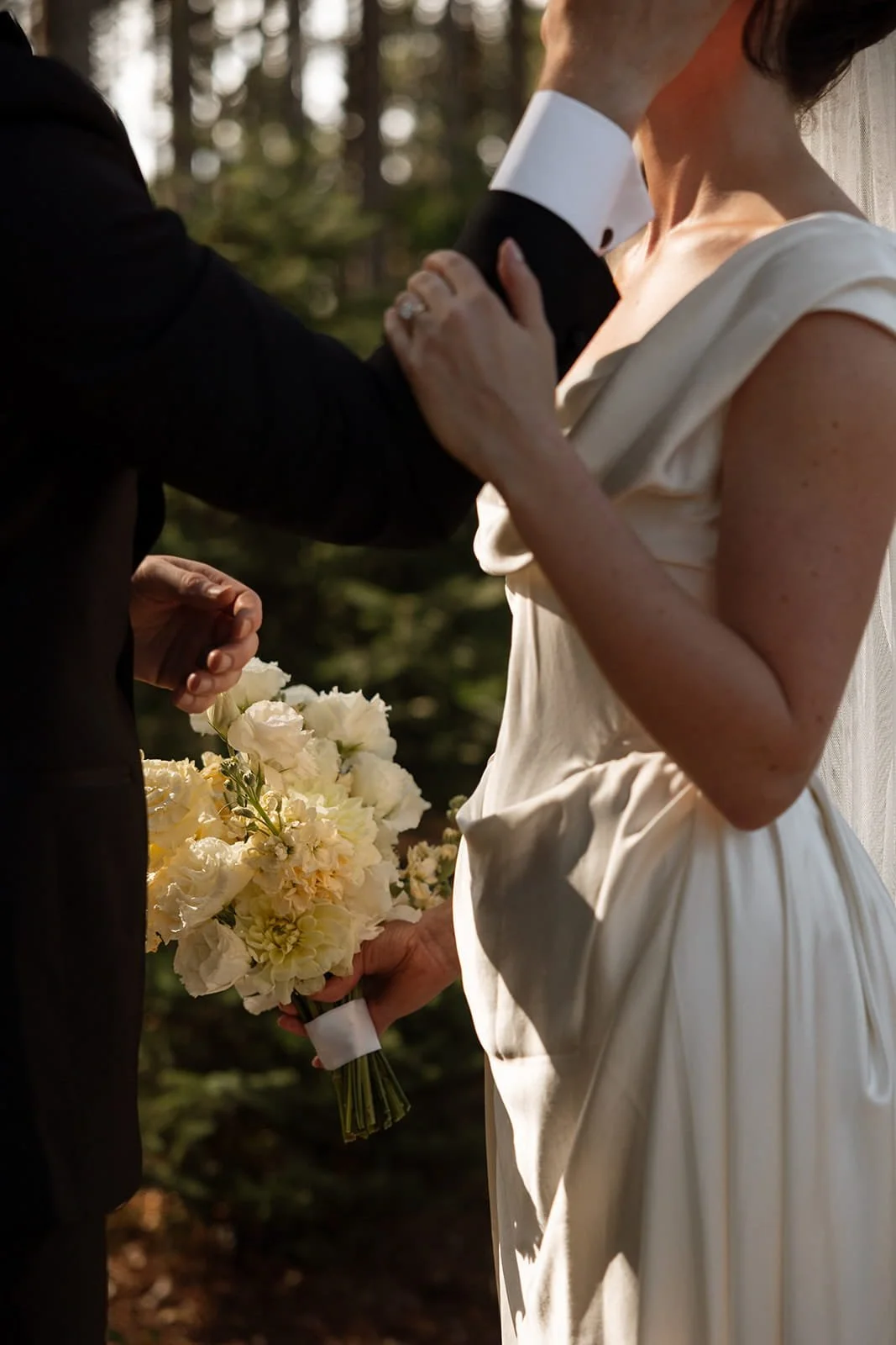 Butter-yellow-wedding-aesthetic-pinewood-minnesota-happililyevents-alimillerphotography (6).jpg