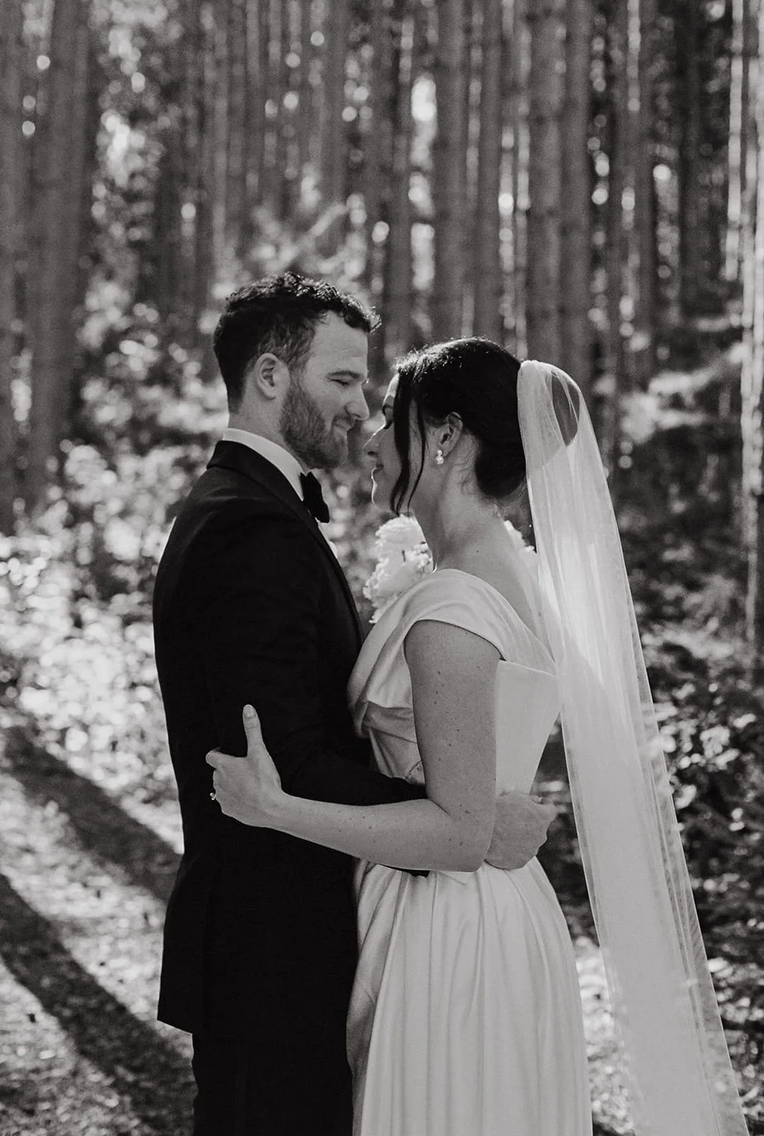 Butter-yellow-wedding-aesthetic-pinewood-minnesota-happililyevents-alimillerphotography (11).jpg
