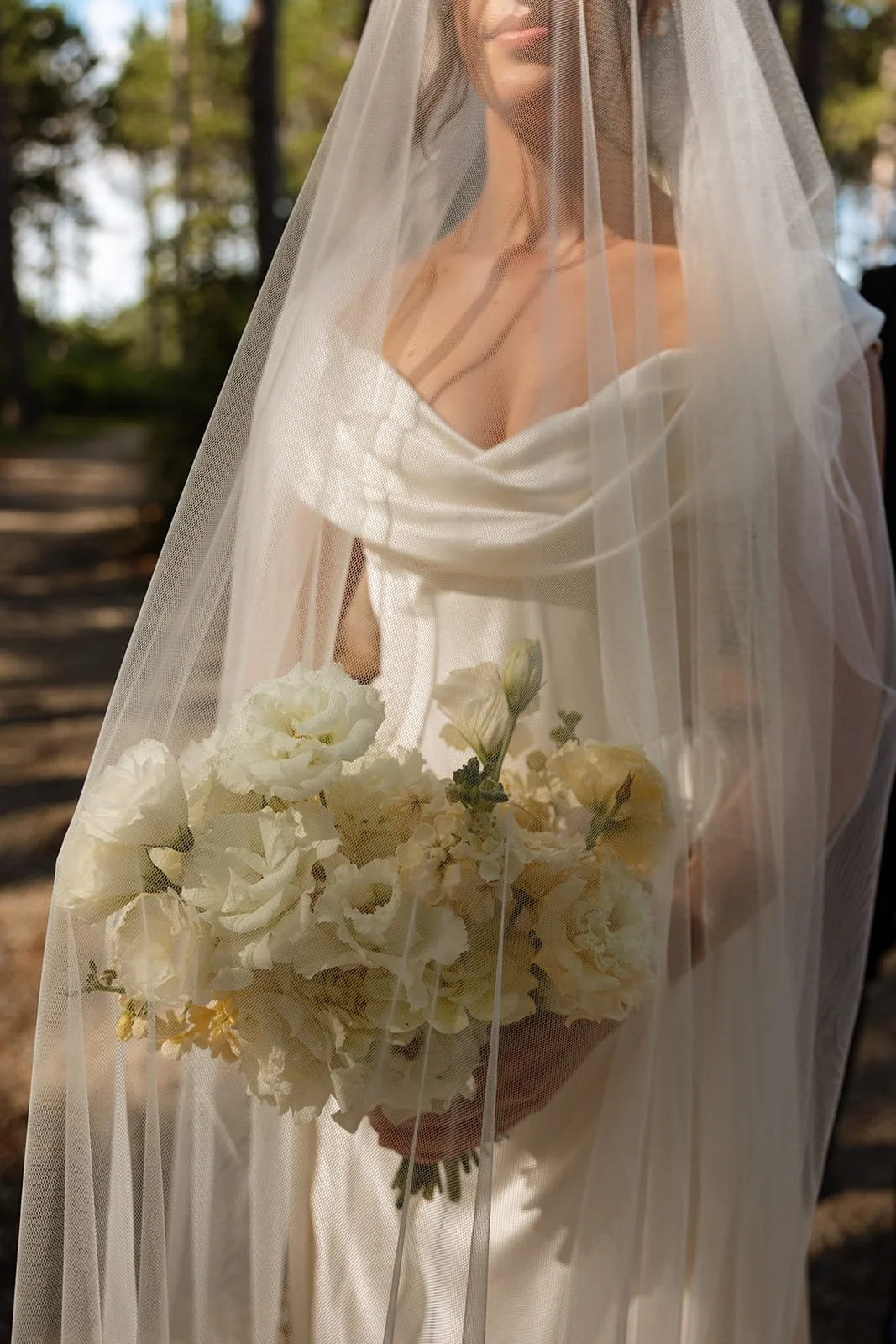 Butter-yellow-wedding-aesthetic-pinewood-minnesota-happililyevents-alimillerphotography (15).jpg