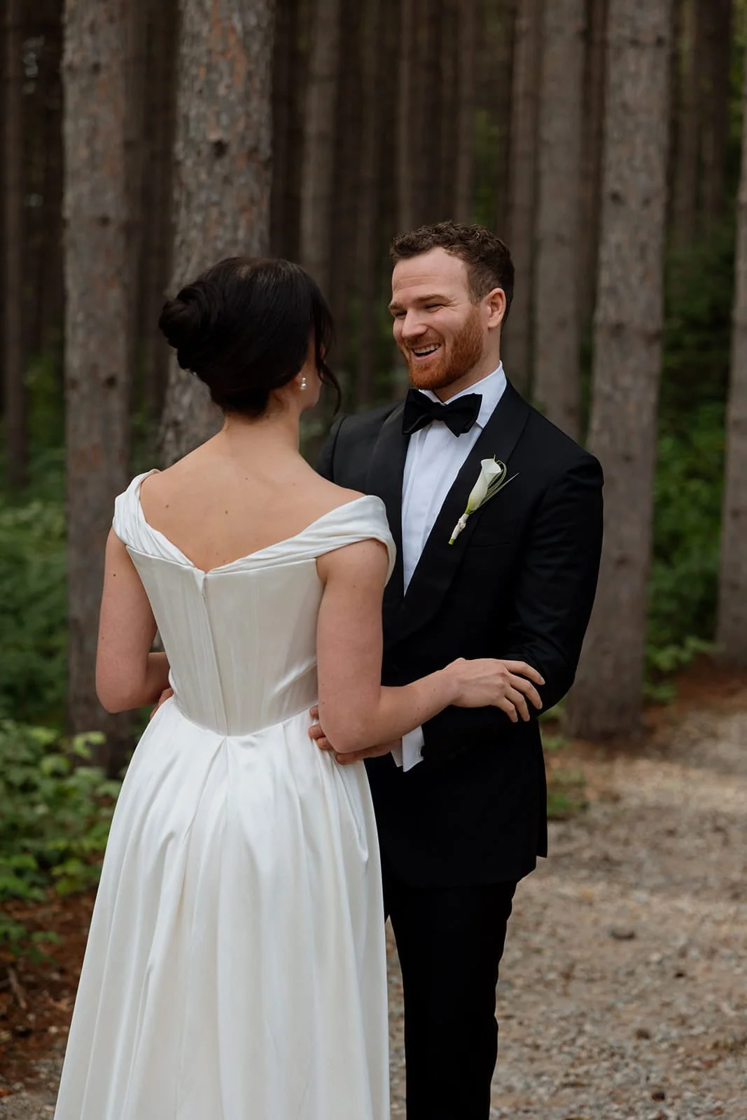 Butter-yellow-wedding-aesthetic-pinewood-minnesota-happililyevents-alimillerphotography (17).jpg