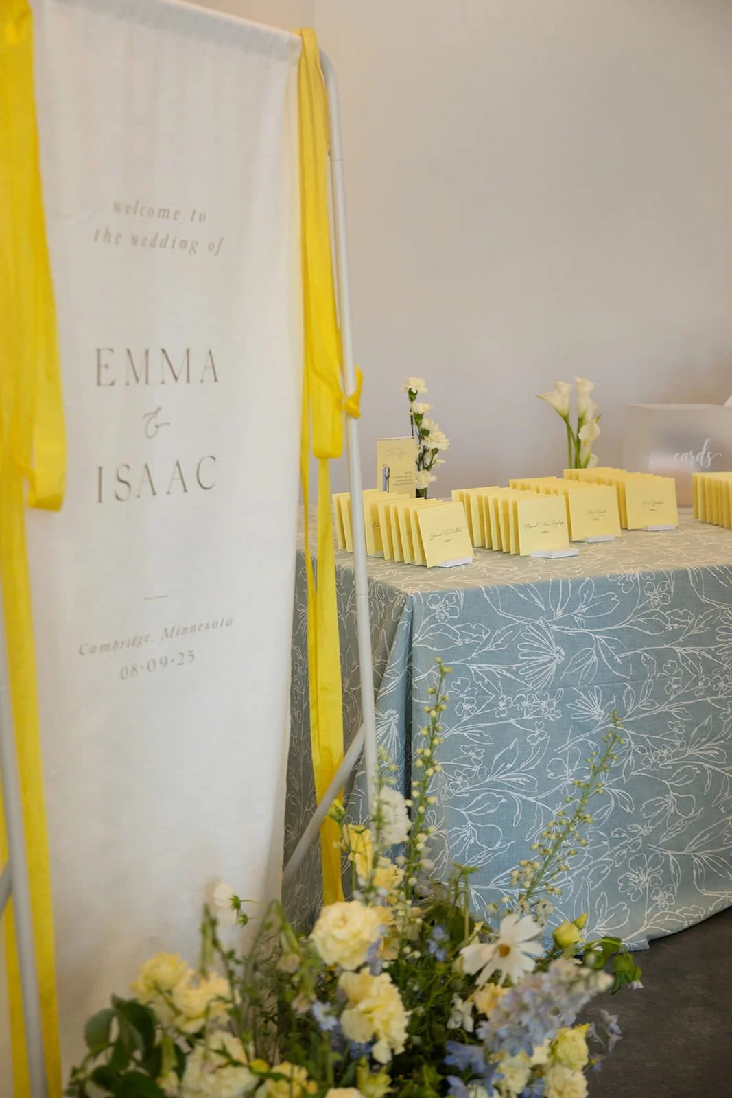 Butter-yellow-wedding-aesthetic-pinewood-minnesota-happililyevents-alimillerphotography (26).jpg