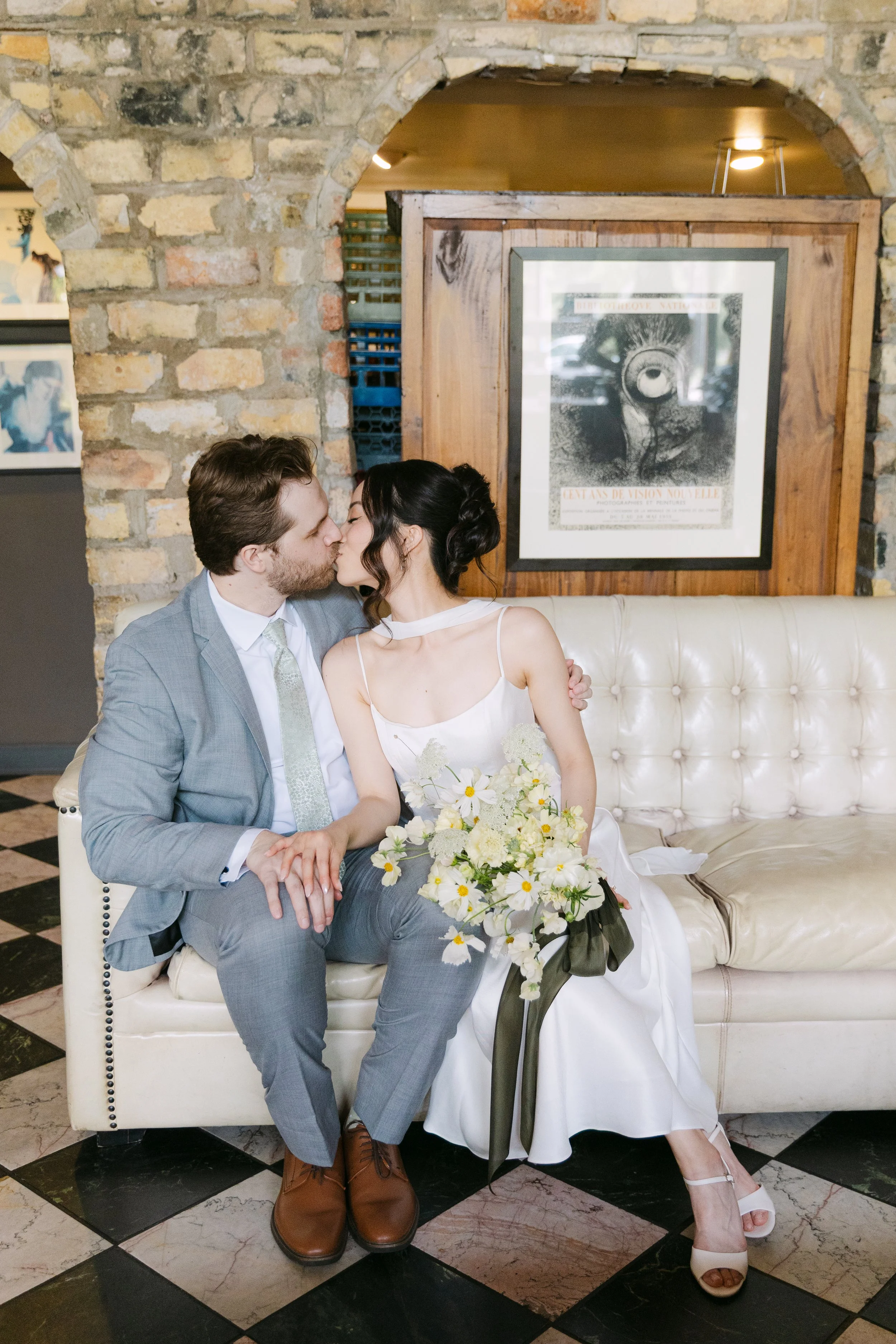 Kellyanddylan-cafelurcat-mrsferreephotography-mnweddingplannerhappililyevents.jpg