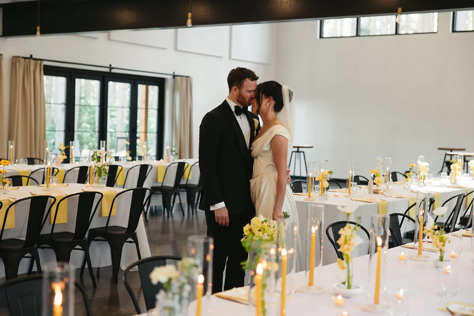 Butter yellow napkins and beeswax candles for a summer wedding at Pinewood