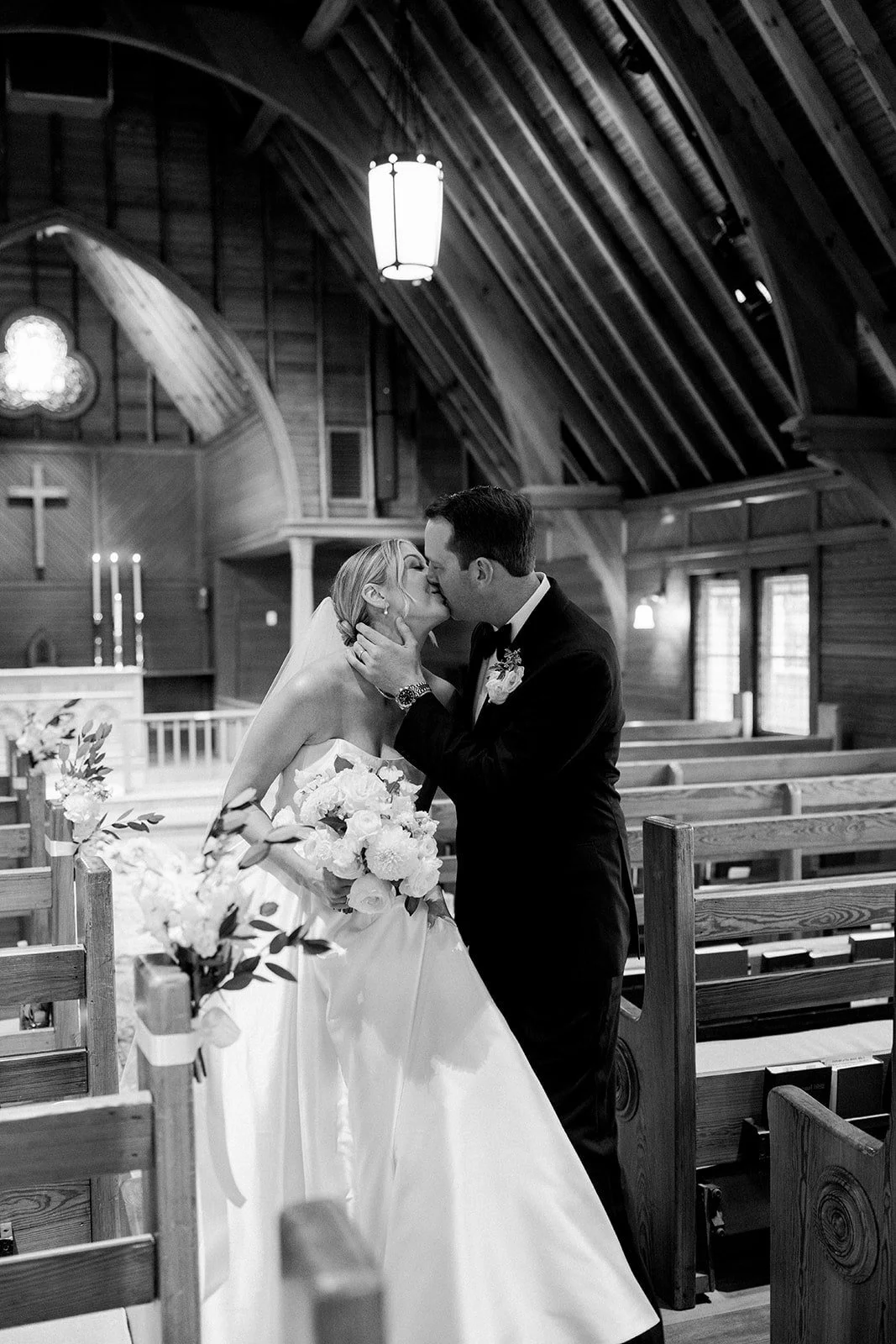 Newlyweds at St. Martins by the Lake in Minnetonka // Olivia Beyers Photography