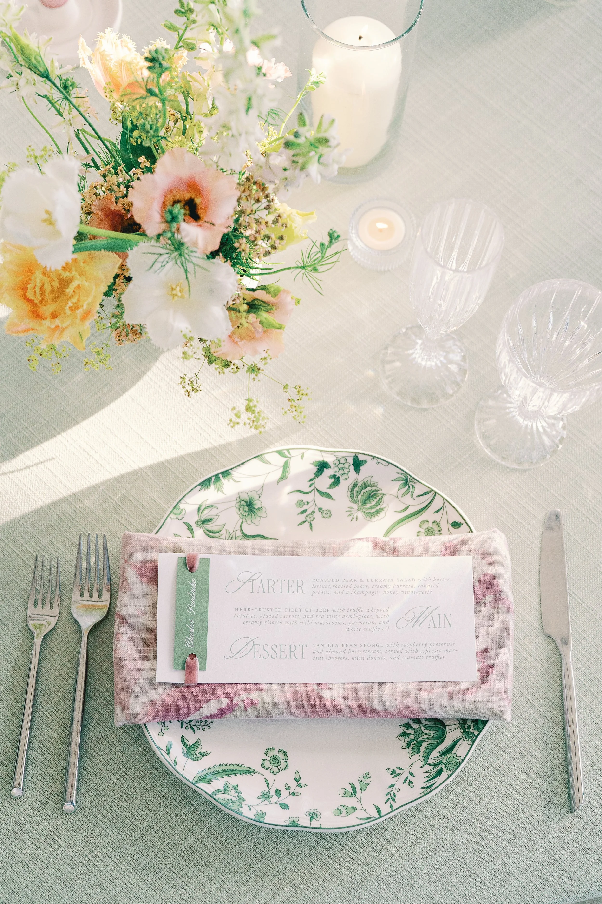 WeddingPlaceSettings-EleanorFernPlate-CoraRosewoodLinen-RachelEllePhotography-MinnesotaLuxuryWeddings-HappiLilyEvents (2).jpg