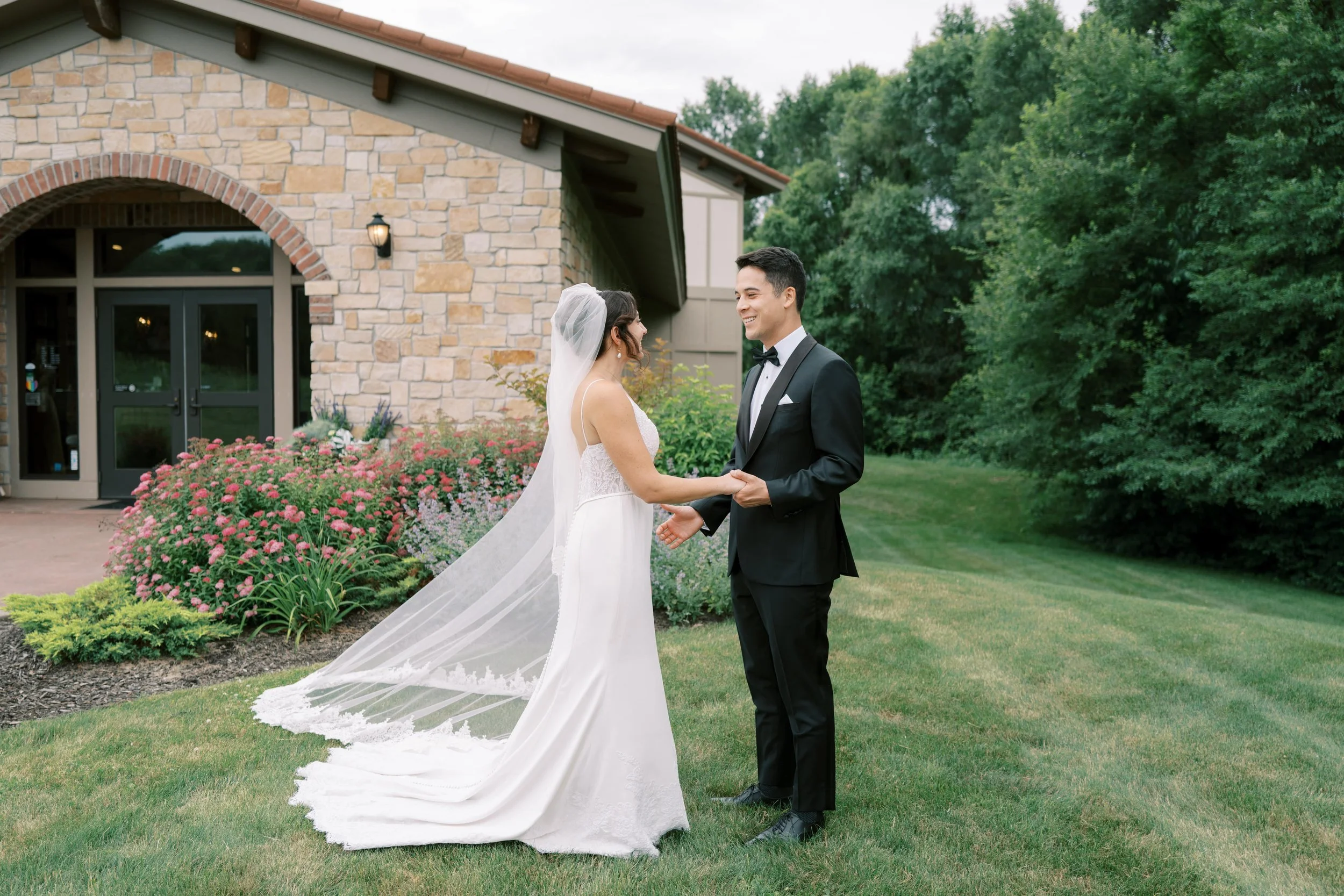 wisconsin-luxury-winerywedding-happililyevents-mnweddingplanner-laurenpagephoto (1).jpg