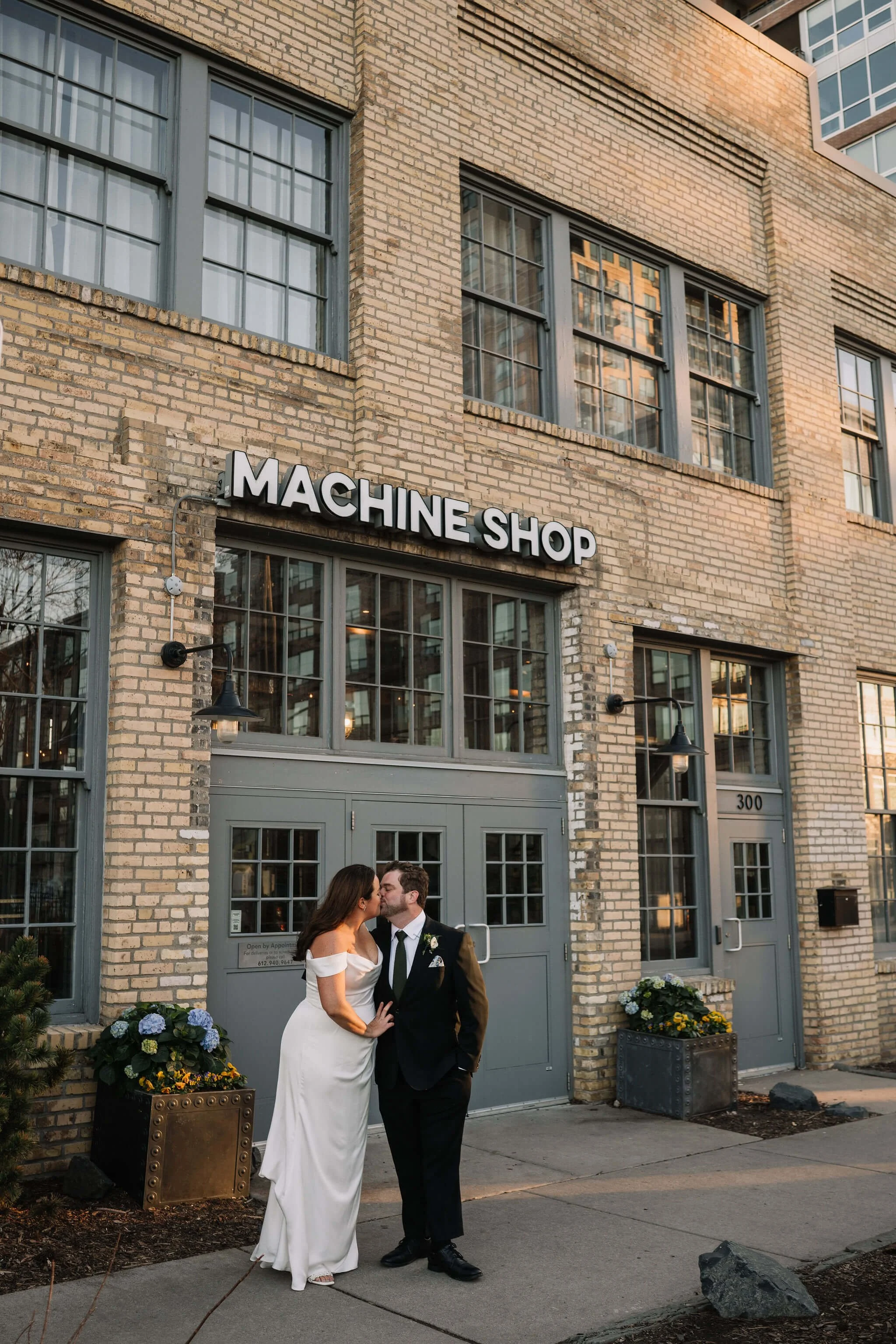 machineshopwedding-happililyevents-adamkennedyphotography.jpg