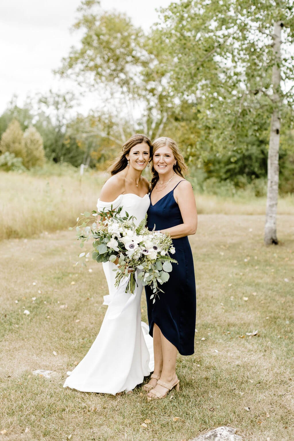 What Is a Personal Attendant for a Wedding? And Who Should You Ask To