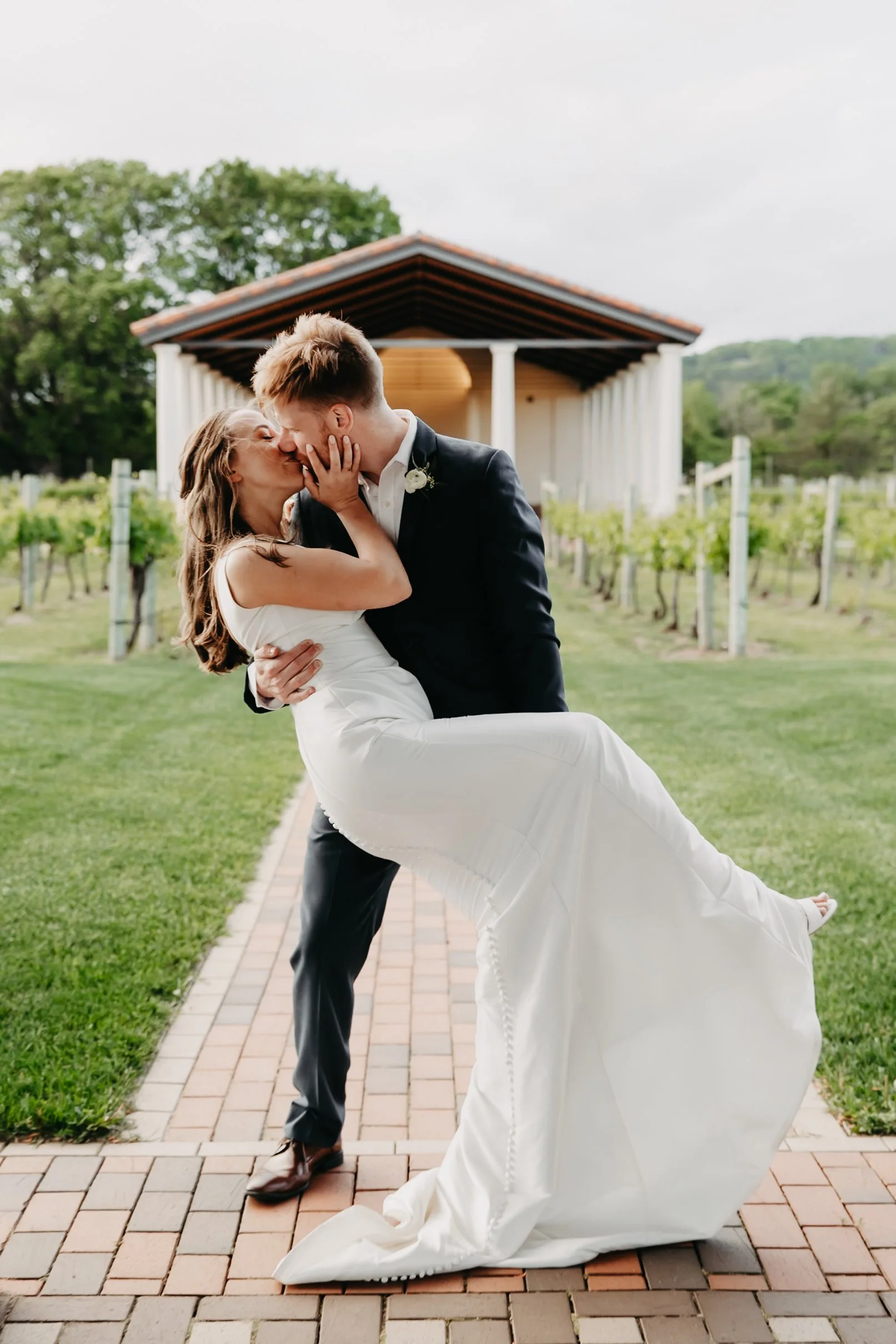Newlyweds at Villa Bellezza, Anna Pinzari Photography