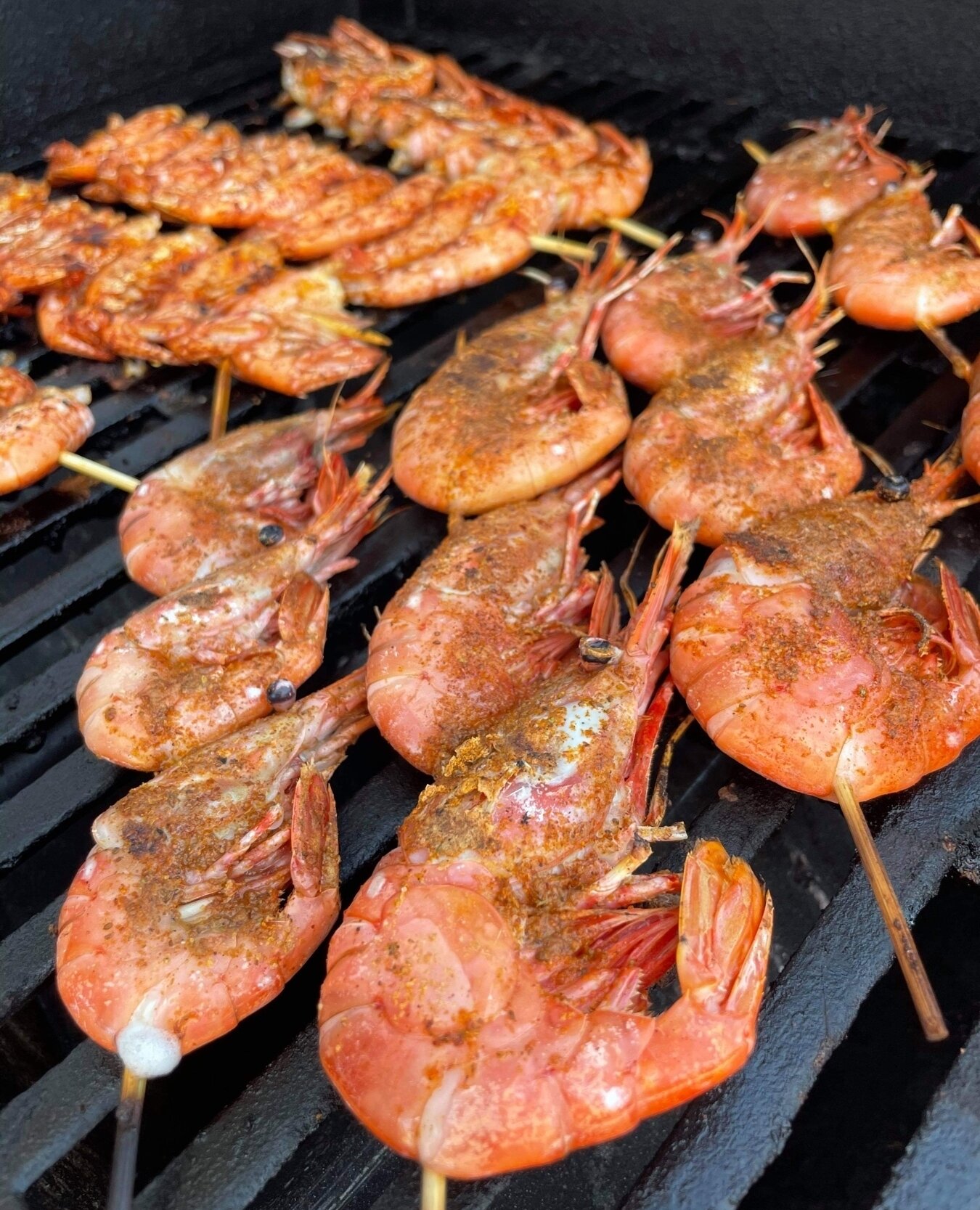 Who's bbq-ing this weekend? 😋 Reminder that it's May Long Weekend, we will be busy this weekend! Pre-orders are sold out until Tuesday next week 🦐 We are open daily at 8:00 AM for walk-up dock sales until we sell out! See you at the Steveston Fishe