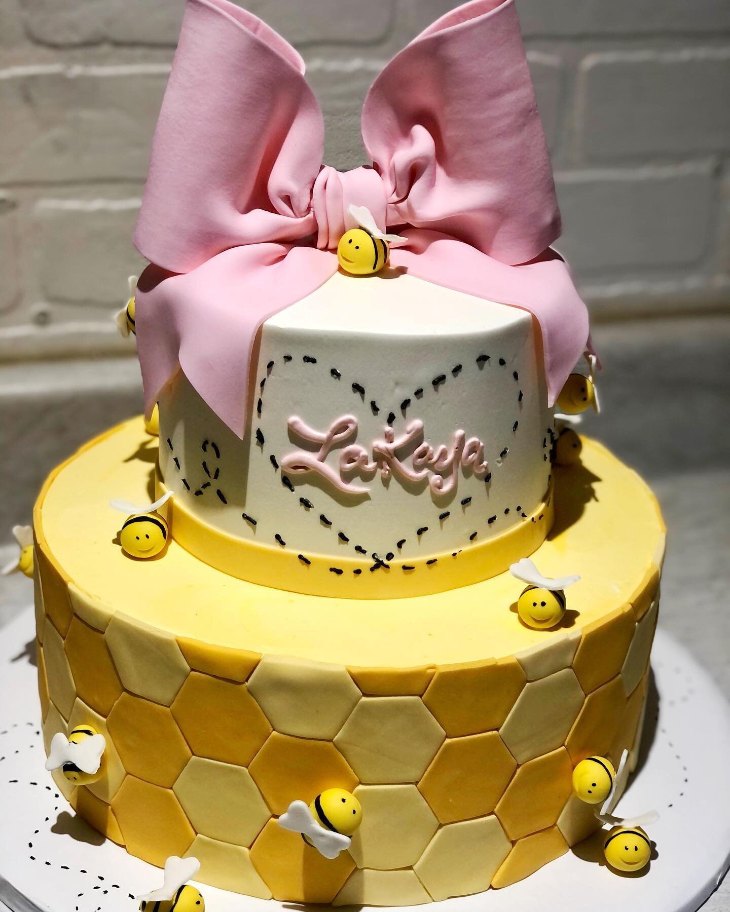 The bakery has been a buzz with lots of cute cakes 🐝 swipe to see the cutest little smash for this first birthday
&bull;
&bull;
#firstbirthday #birthdaycake #greensboro #greensborobakery #deliciousgreensboro #beecake #cakesofinstagram