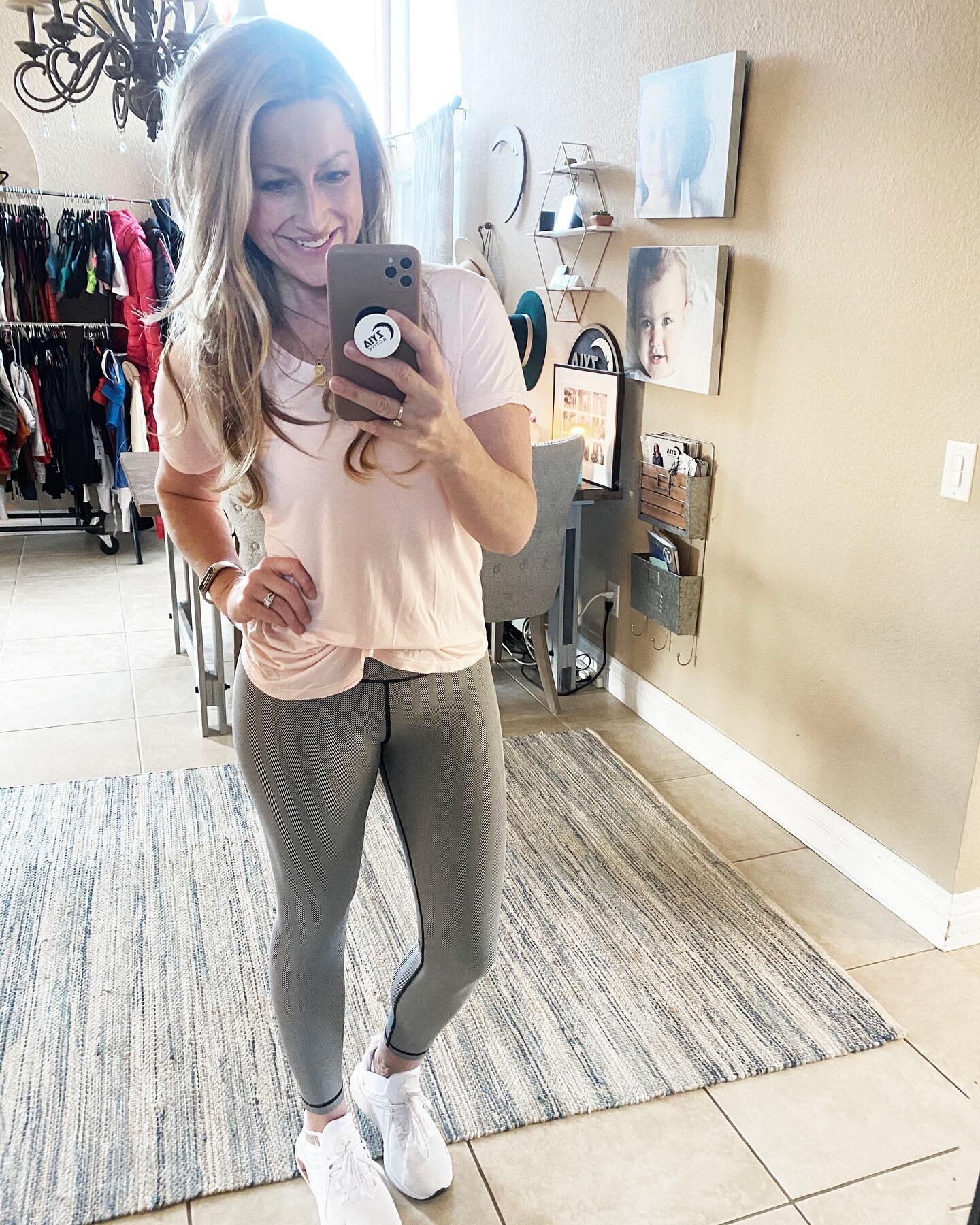 My #ootd - I&rsquo;m wearing the Pink Classic V Neck T + the Black Herringbone Hi-Rise 7/8 Leggings. Swipe for my video review! Links in stories ☝🏻

#pink #zyia #zyiagal