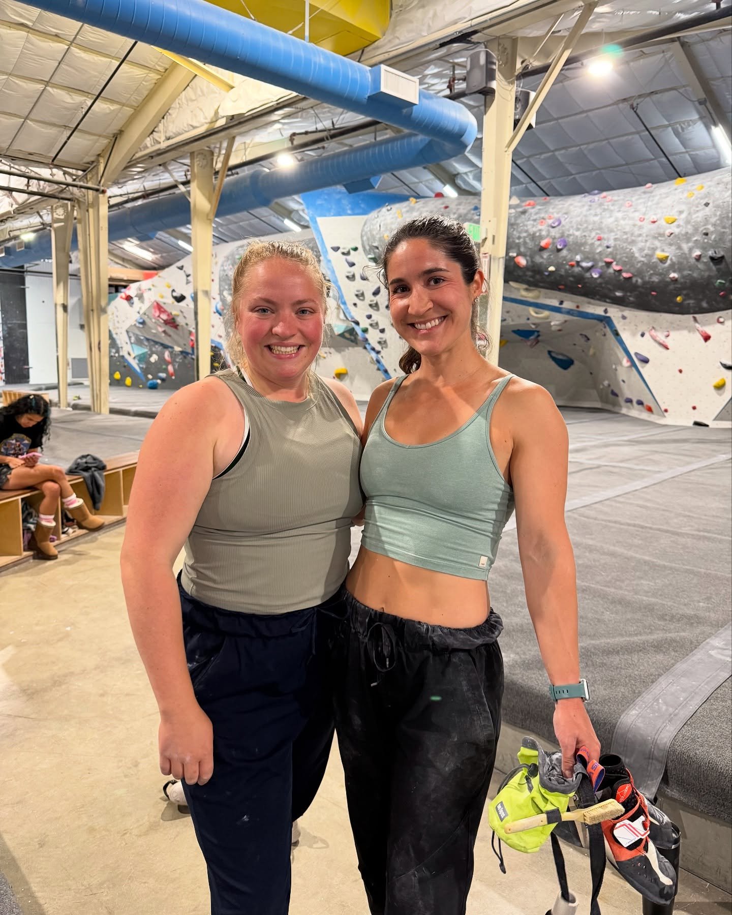 Highlights from the last few weeks ✨

💪🏻 Taking a friend climbing for the first time
🐣 Easter with the family (swipe to #3 for an epic slow-mo Easter egg dodgeball battle)
🏖️ Beach birthday celebration
☀️ Palm Springs visit 
🍋 The loveliest back