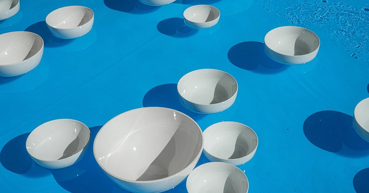 celeste-boursier-mougenot-floating-ceramic-orchestra-outdoors-athens-clinamen-onassis-mandra-designboom-1200.jpg