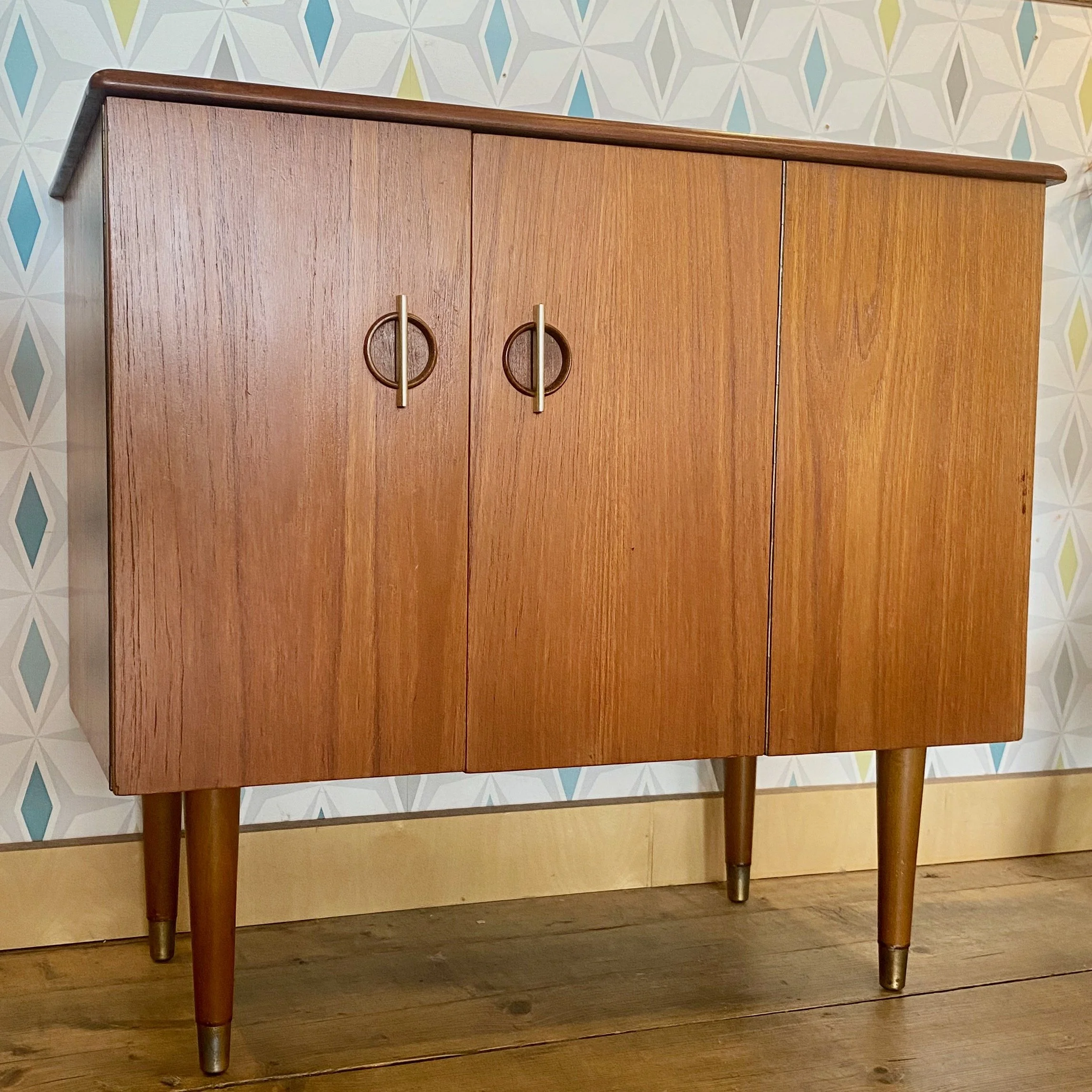 vinyl cabinet