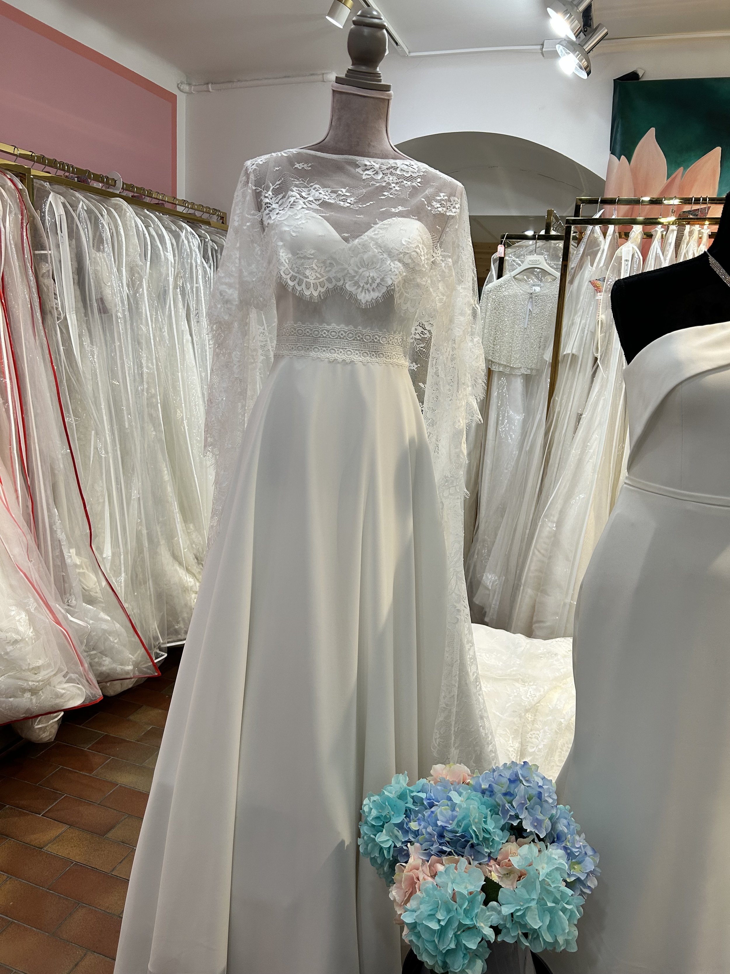 Harmonia bianco with cape kappa sublime style wedding