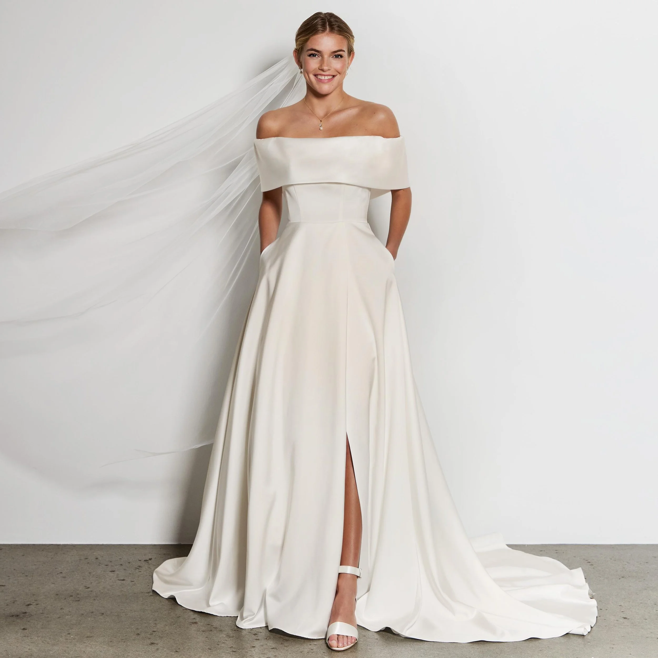 Off shoulder | kron prinses viktoria klänning | brudklänning | bröllop