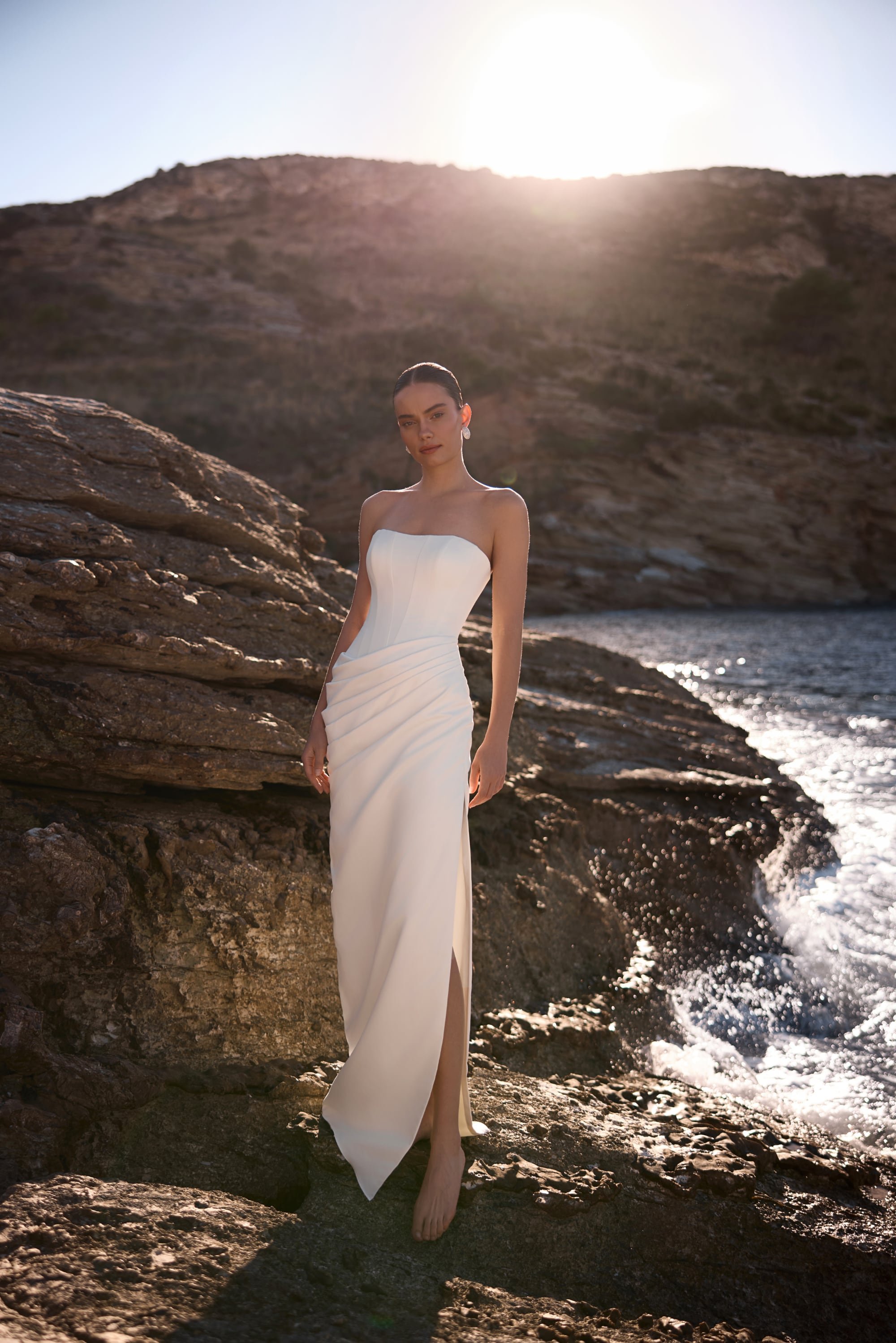 l623 Zaan bandaeu with drapped skirt matt satin