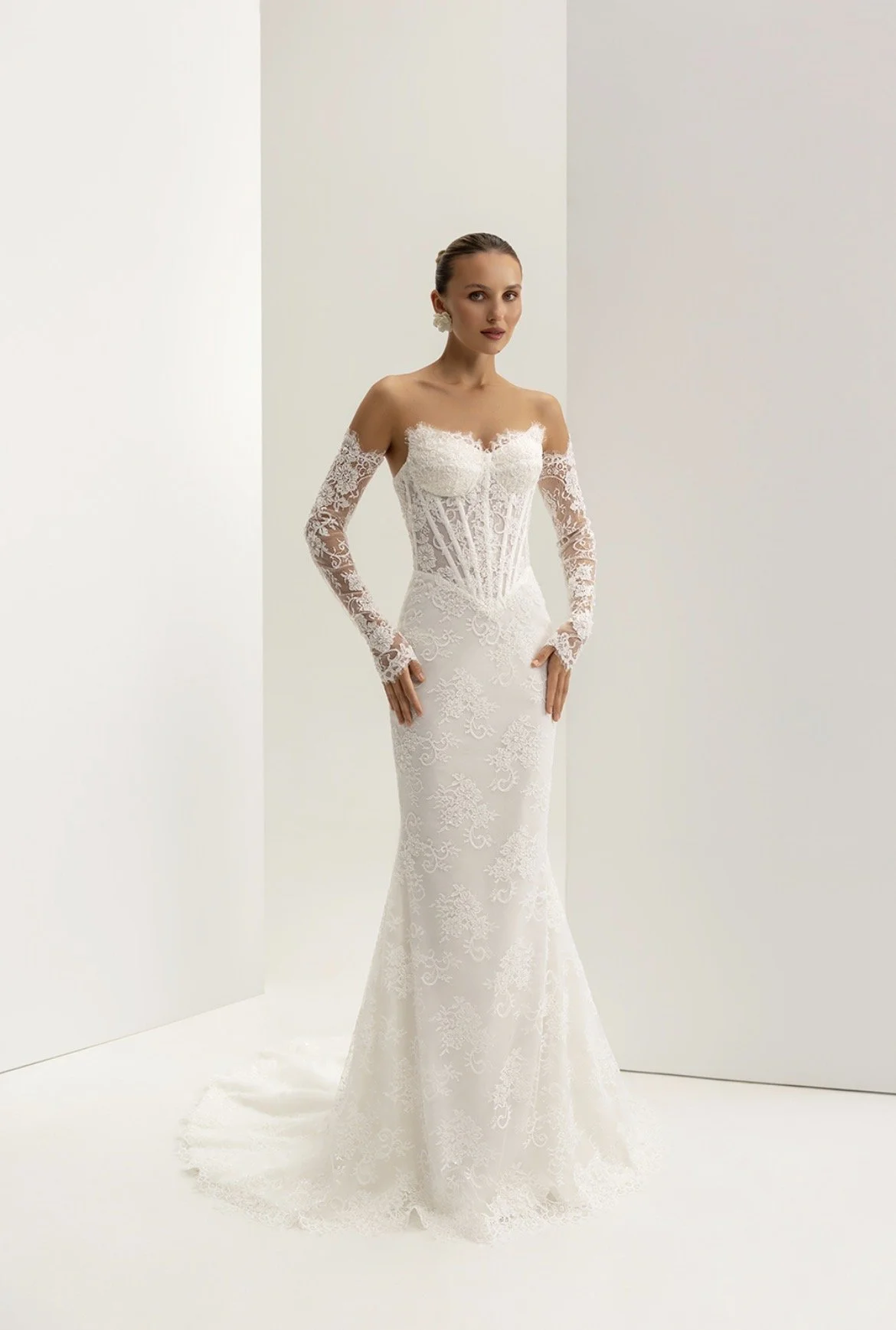 Chantilly wedding dress fitted mermaid