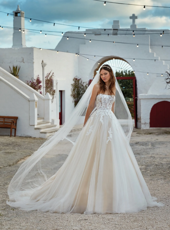 Rima Nicole Aurora brollop brud bride weddingdress wedding dress  bröllopsklänning brudklänning — Sublime Stylewedding gown brud klänningar