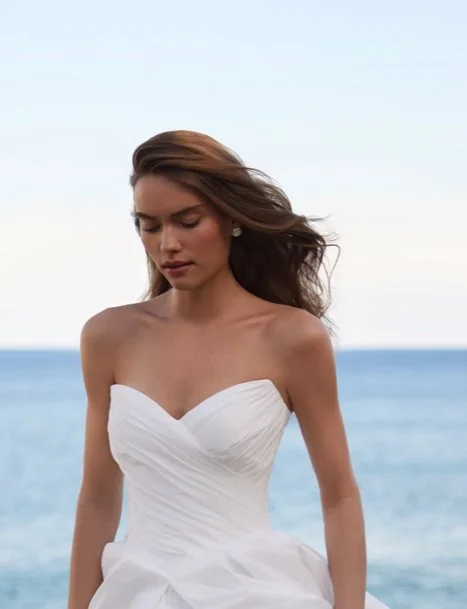 Stil ren minimalist wedding dress bröllop brudklänning