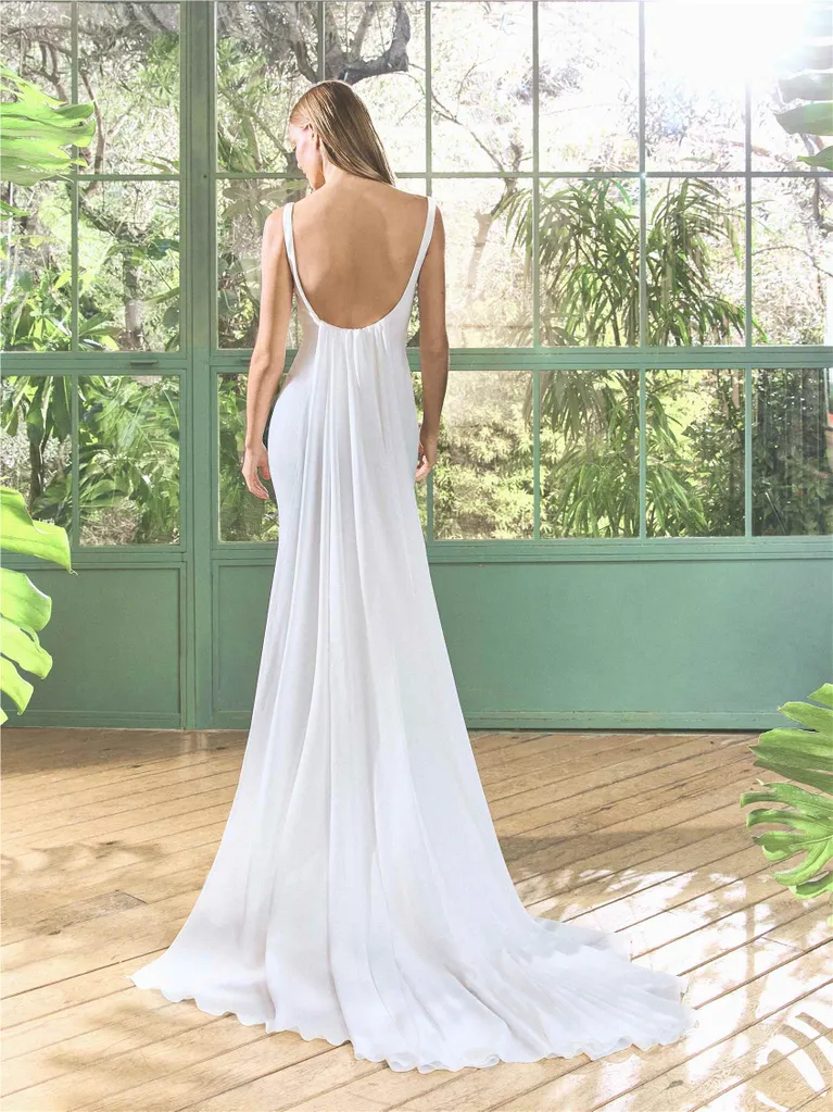 Brudklänning stilren plain wedding dress stockholm elegant
