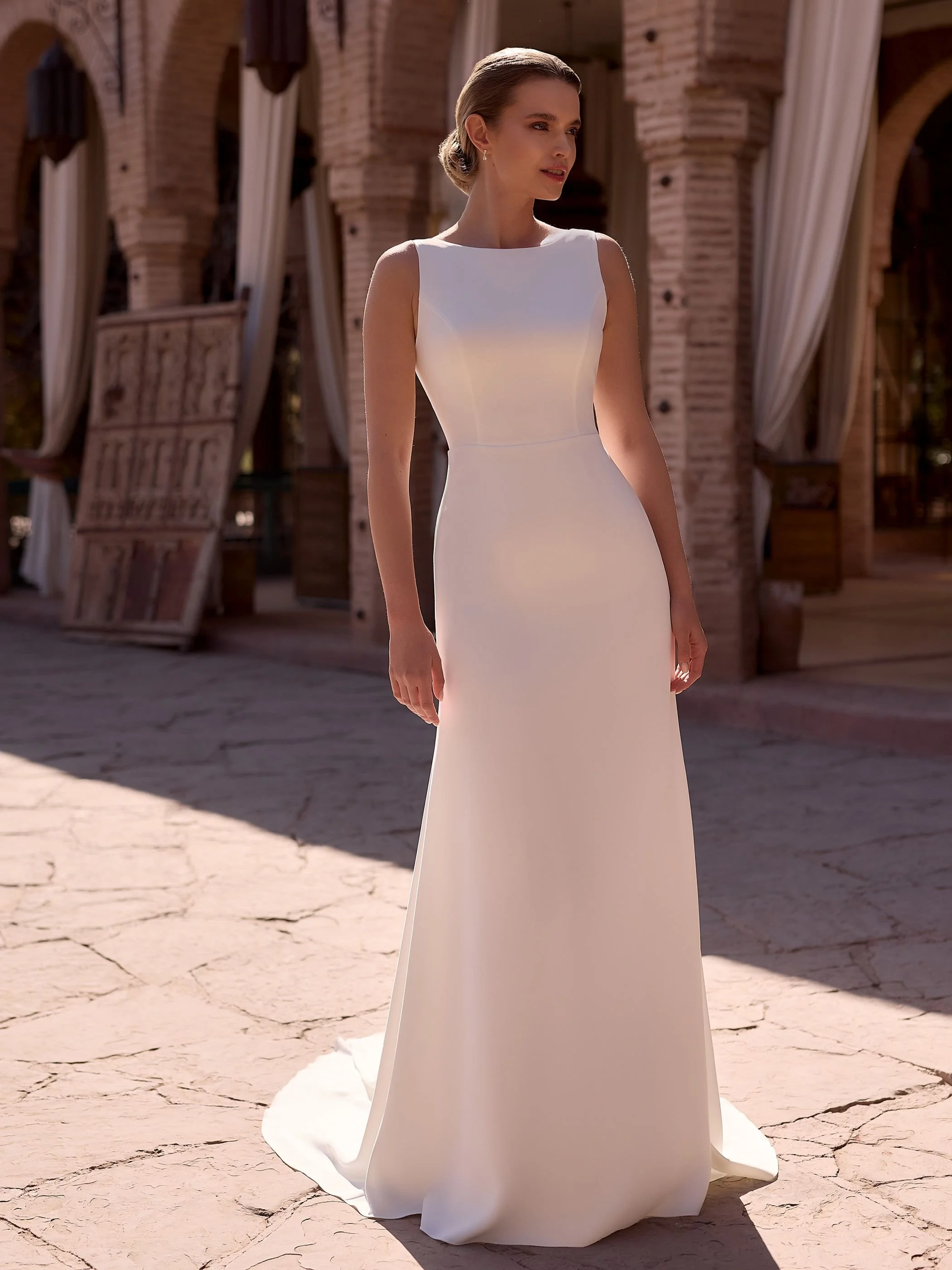 Dafne Queen Stockholm bianco evento boat neckline sublime