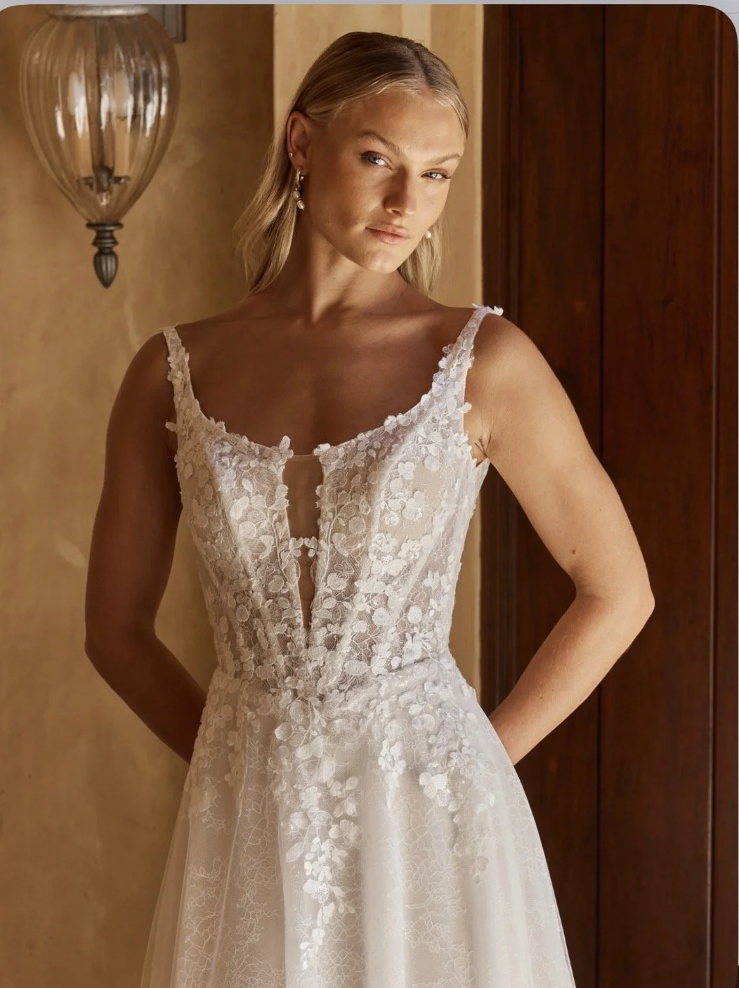 Deep V wedding dress lace Sweden