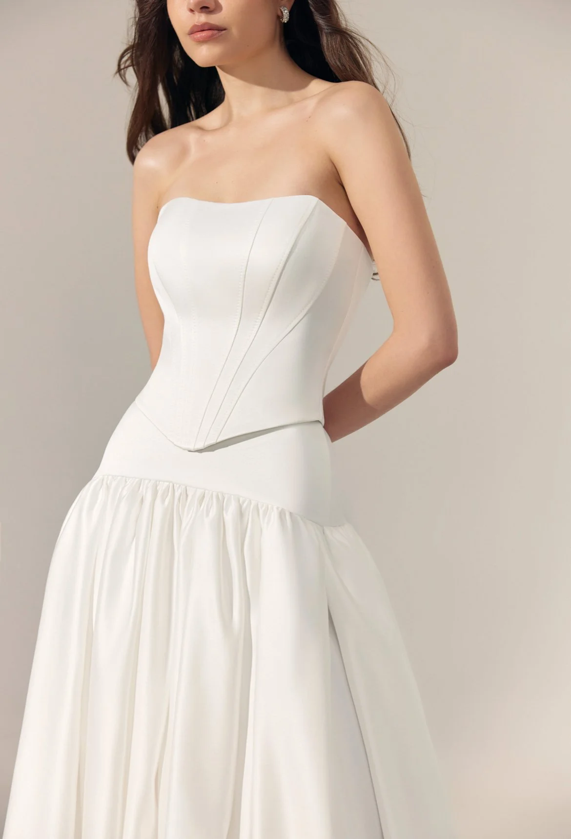 Top corset kjol satin modern brudklänning stockholm sverige