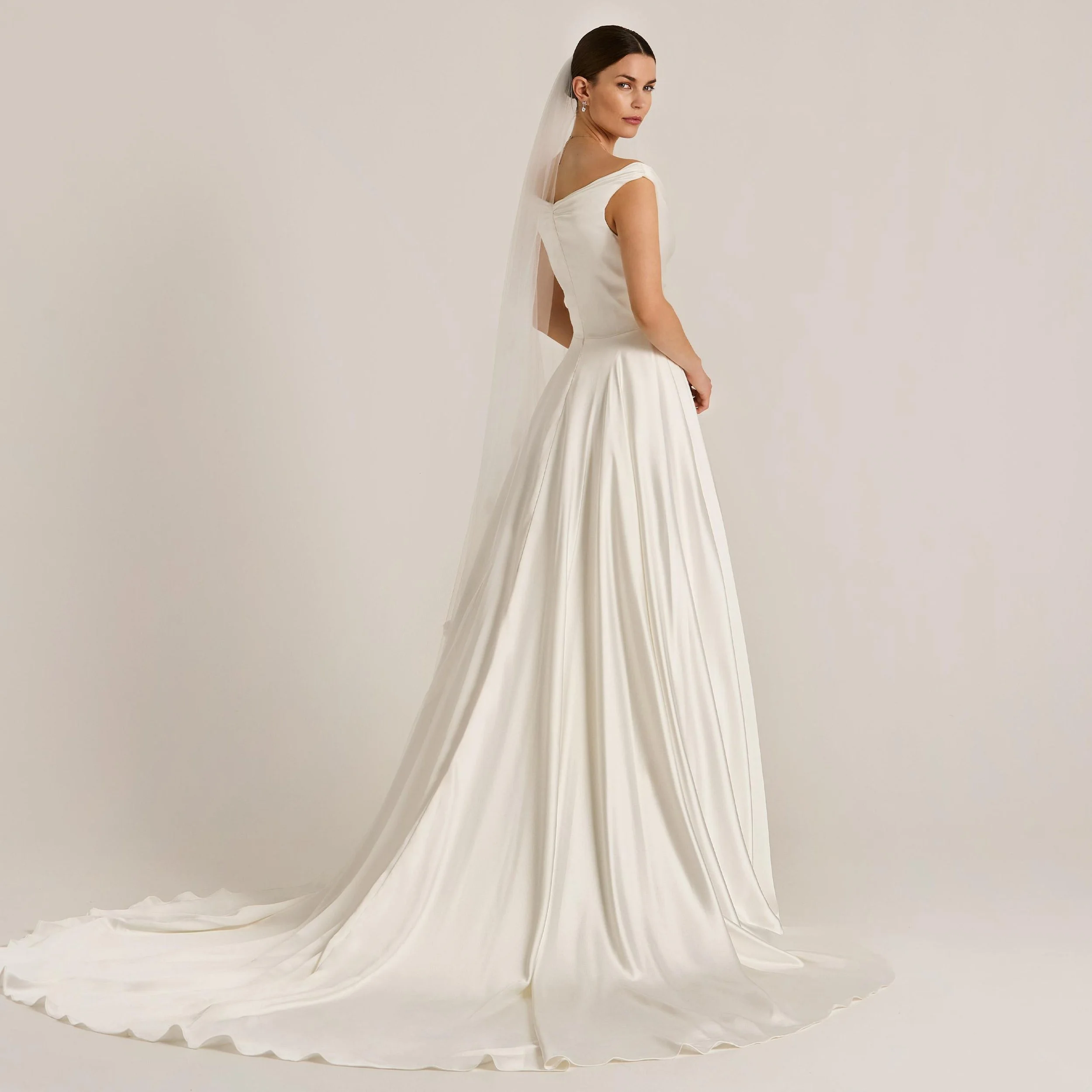 Satin off shoulder Aline wedding dress bröllopsklänningar