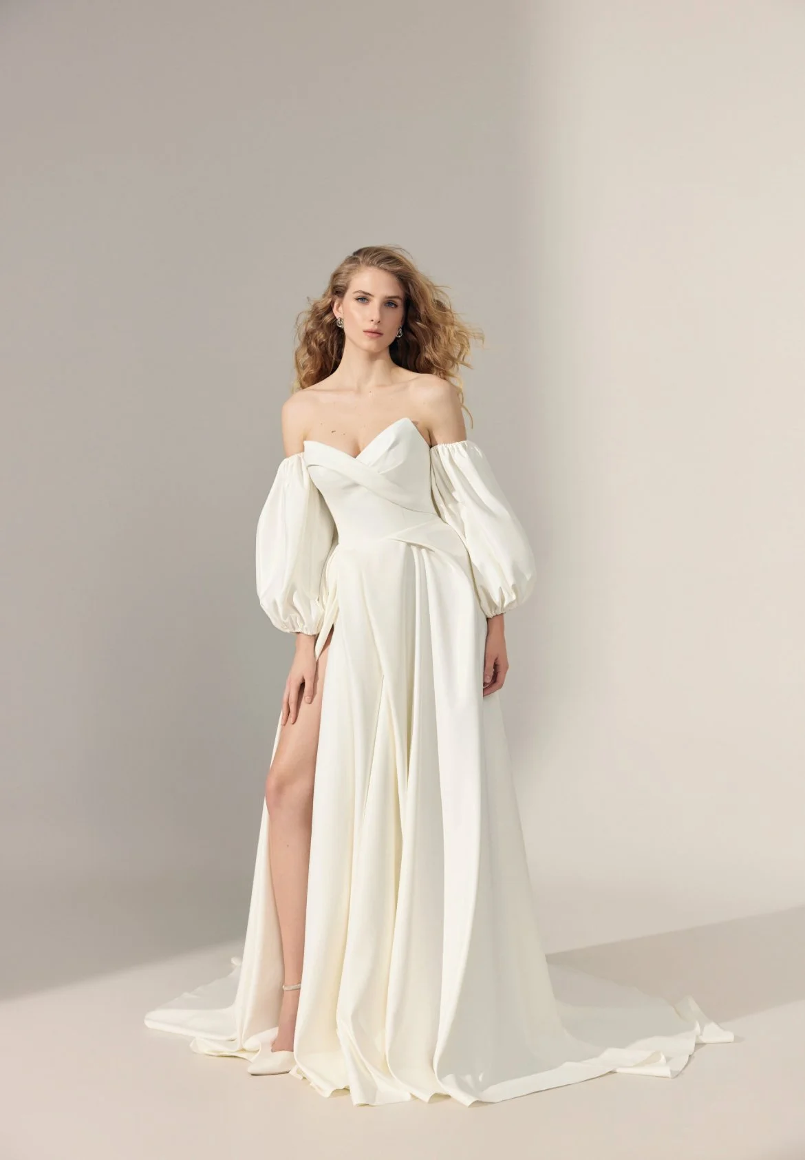 Off shoulder | sweetheart | satin | aline skirt | Ariamo | l537